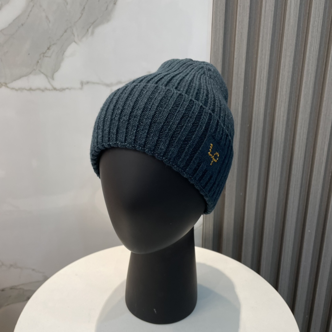 NO:215091,LP new embroidered knitted cold hat Soft wool knitted hat, easy to match with style, color matching is very suitable for winter, a must-have treasure item for people. Hats, fisherman hats, baseball hats, knitted hats, hats, loro piana, espadrilles, hats19860909LP新款刺绣针织冷帽 柔软的毛线针织帽,很容易搭配出风格,配色都很适合冬日,人手必备的宝藏单品.帽子渔夫帽棒球帽针织帽,帽子,loro piana,espadrilles,hats,hat