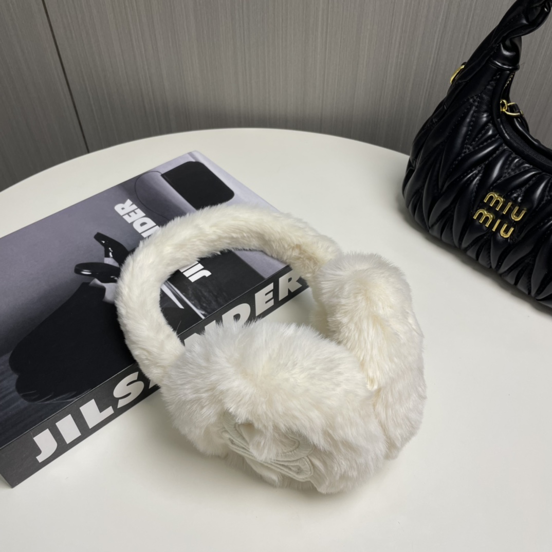 Celine Selin’s twirling twirl with a fibrous fur, super warm, multi-twirl