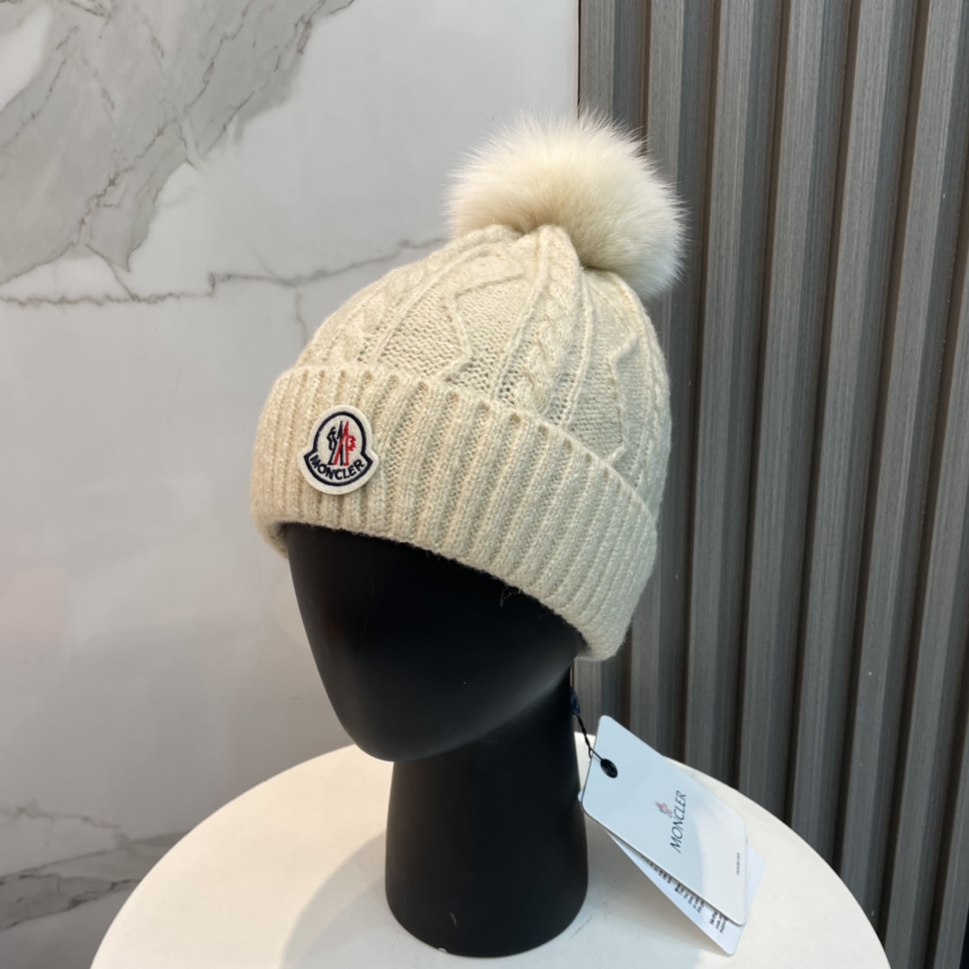 NO:215944,With dust bag Moncler classic original single masked knitted wool hat, made of selected wool fabric, super high wool ingredients, super soft feel and excellent elasticity. It is paired with rabbit wool balls, high-end, age-reducing and super warm!  Hat fisherman hat baseball hat knit hat, hat, christian louboutin, Moncler, espadrilles, hats19860909配防尘袋 蒙口Moncler经典原单蒙口针织羊毛帽,采用精选羊毛面料,超高羊毛成份,手感超柔软,弹性极佳,搭配兔毛球高档又减龄、超保暖！帽子渔夫帽棒球帽针织帽,帽子,christian louboutin,Moncler,espadrilles,hats,hat