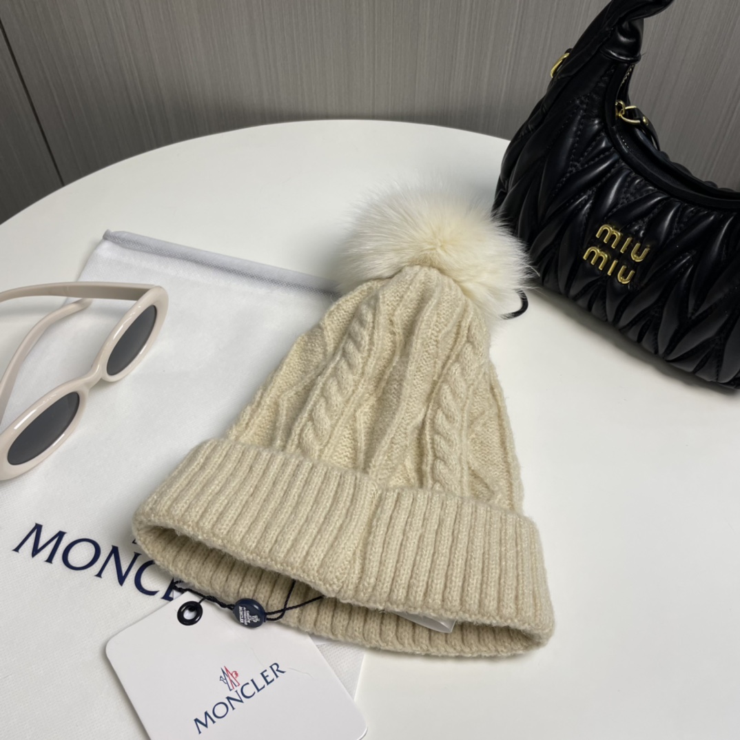 Moncler Classic Knit Wool Beanie - Comprehensive 3