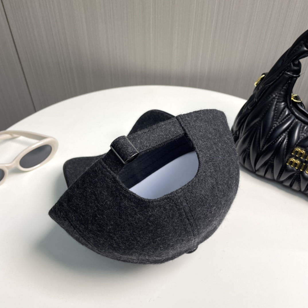Stoneste’s Stylish Wool Cap: Young Fashion People Embrace Color Systems for Fall/Winter - 图片 3
