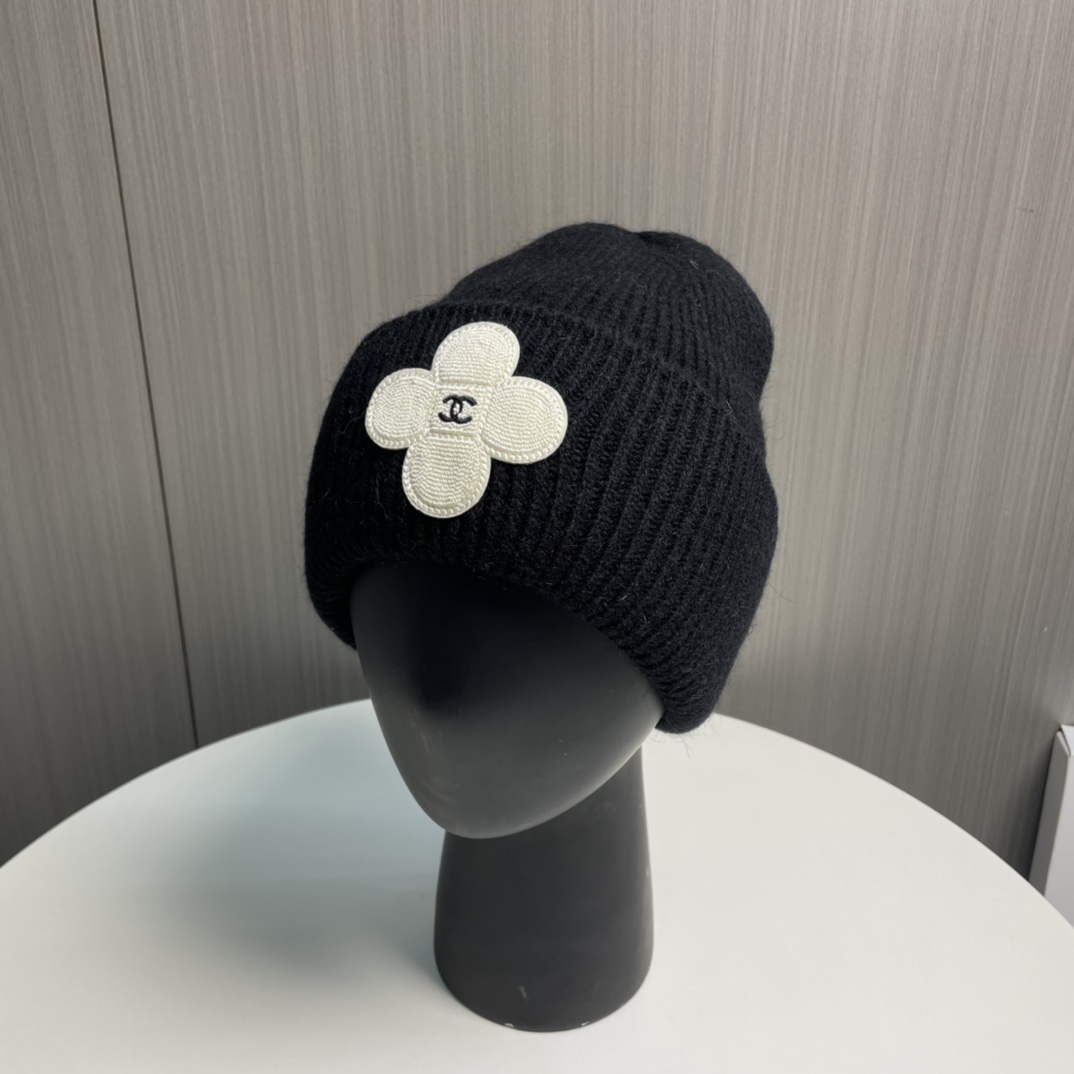 NO:220255,Chanel Chanel's autumn and winter internet celebrity fashion blogger recommended rabbit-hair camellia wool hat, a popular version of Xiaohongshu, a super soft and comfortable knitted thread hat with excellent elasticity!  Hat fisherman hat baseball hat knit hat, hat, chanel, chanel, espadrilles, hats19860909Chanel香奈儿秋冬网红时尚博主推荐款兔毛山茶花毛线帽,小红书爆款,手感超柔软舒适的针织线帽,弹性极佳！帽子渔夫帽棒球帽针织帽,帽子,chanel,chanel,espadrilles,hats,hat