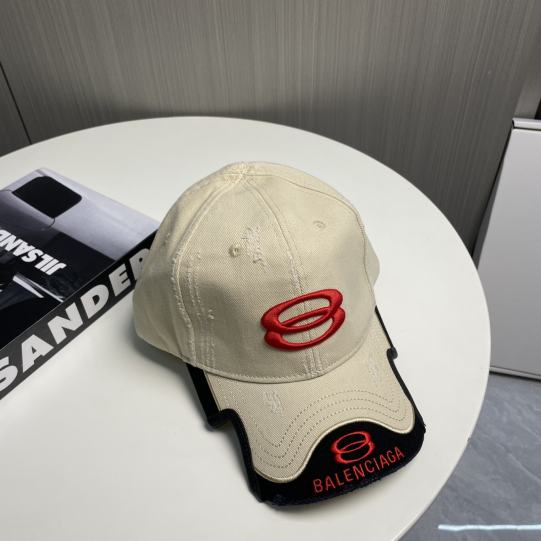 
BALENCIAGA巴黎世家新款刺绣logo棒球帽，很酷的色系，男女佩戴都有不同style，第一批抢先