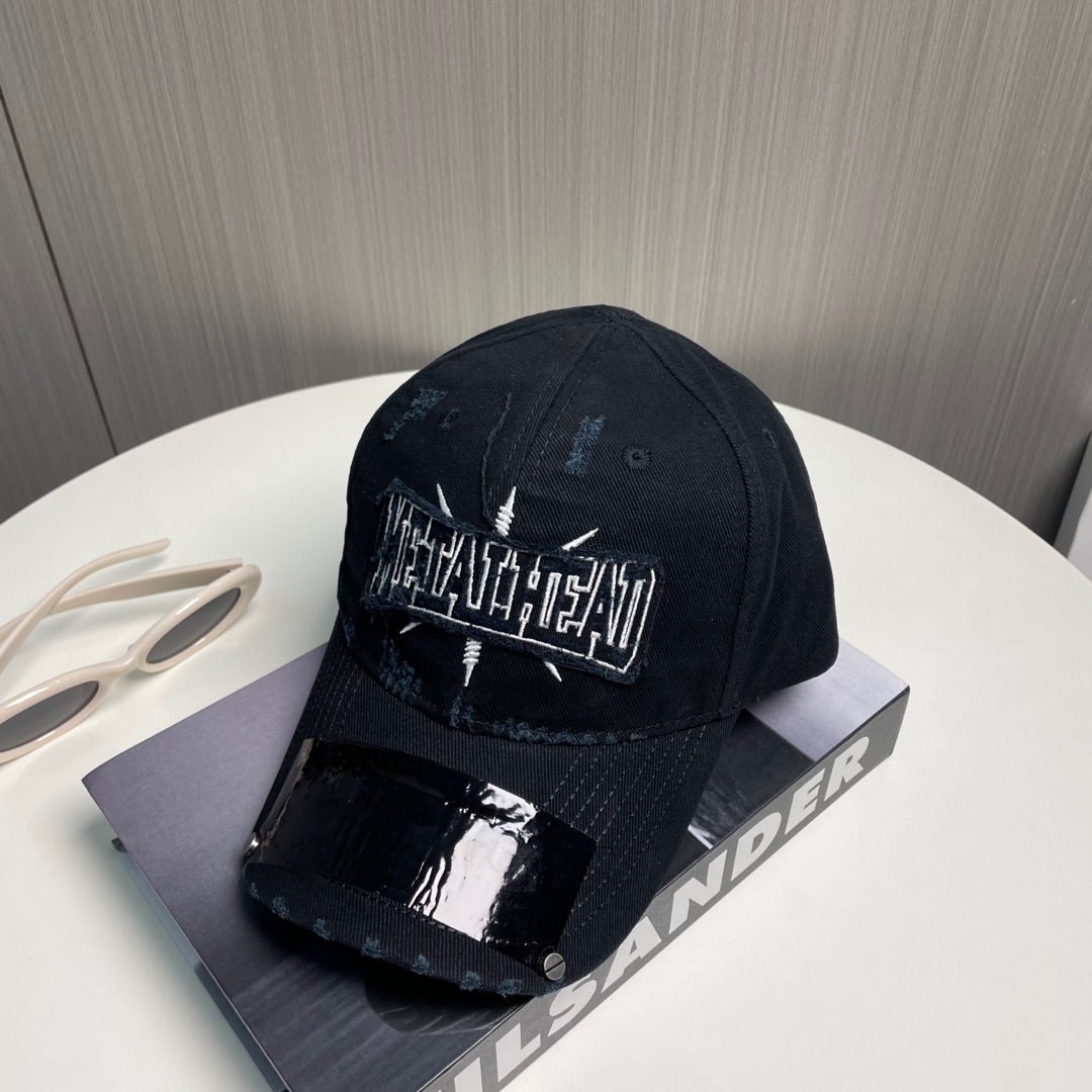 BALENCIAGA巴黎世家新款刺绣logo棒球帽，很酷的色系，男女佩戴都有不同style，第一批抢先出