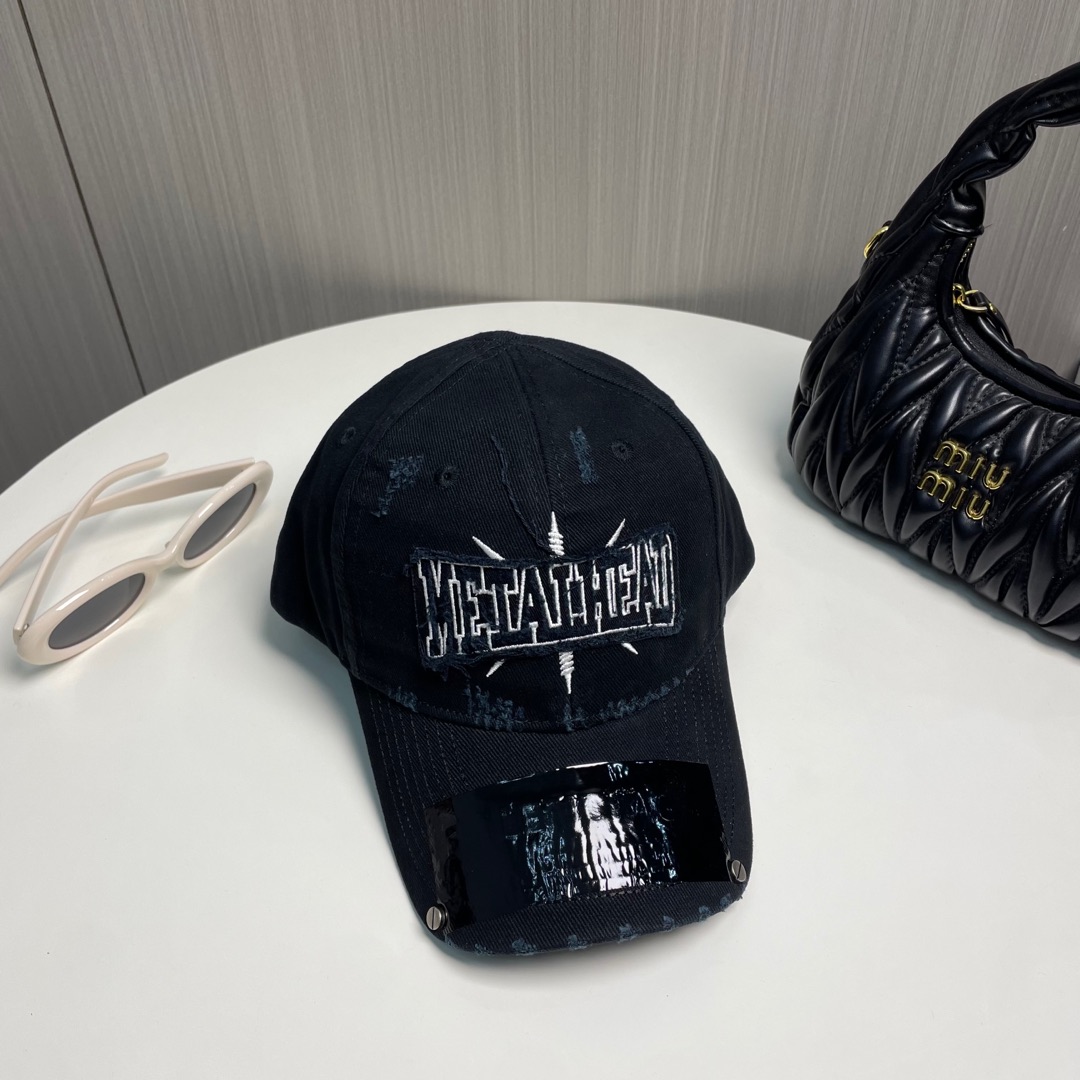 BALENCIAGA巴黎世家新款刺绣logo棒球帽，很酷的色系，男女佩戴都有不同style，第一批抢先出