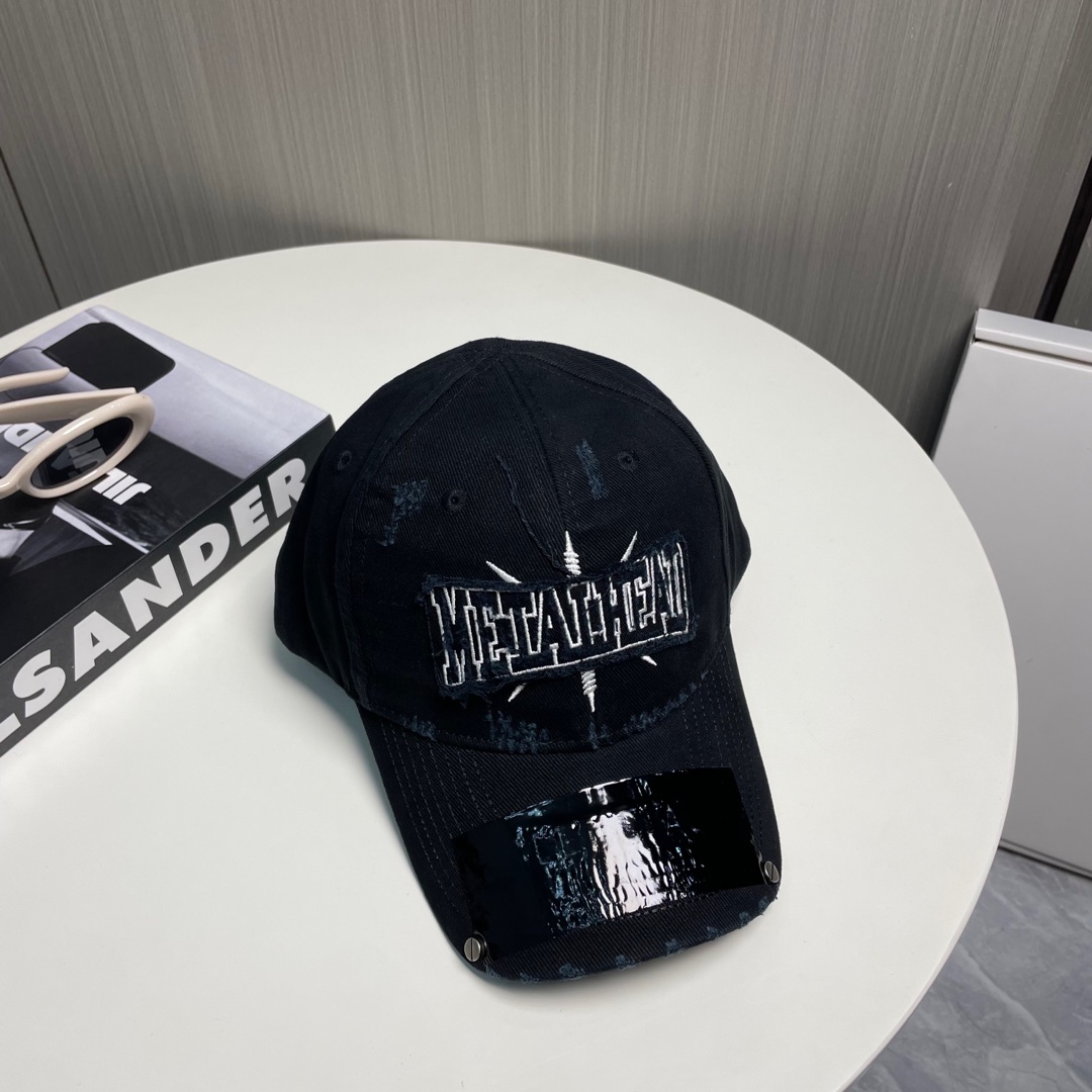 BALENCIAGA巴黎世家新款刺绣logo棒球帽，很酷的色系，男女佩戴都有不同style，第一批抢先出