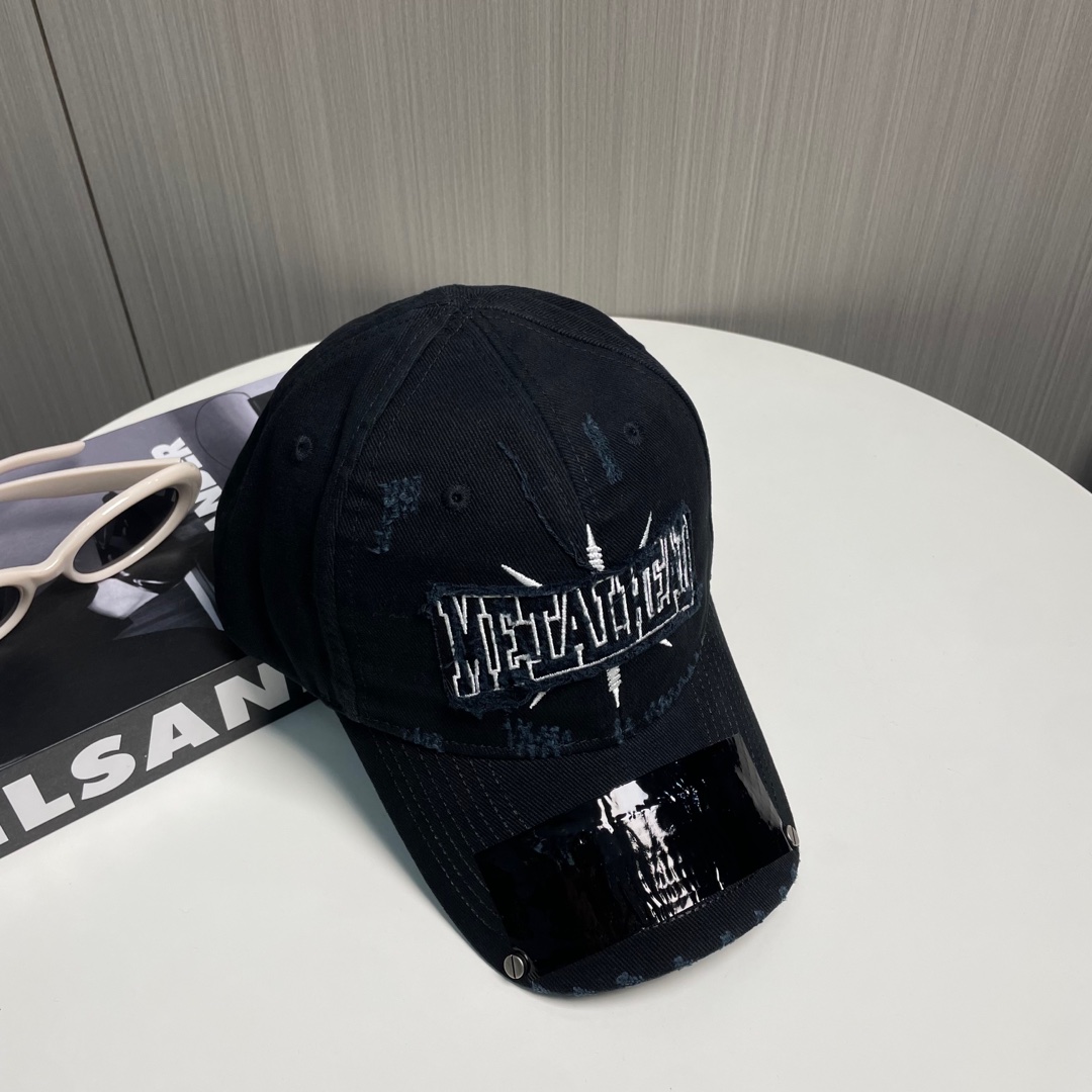 BALENCIAGA巴黎世家新款刺绣logo棒球帽，很酷的色系，男女佩戴都有不同style，第一批抢先出
