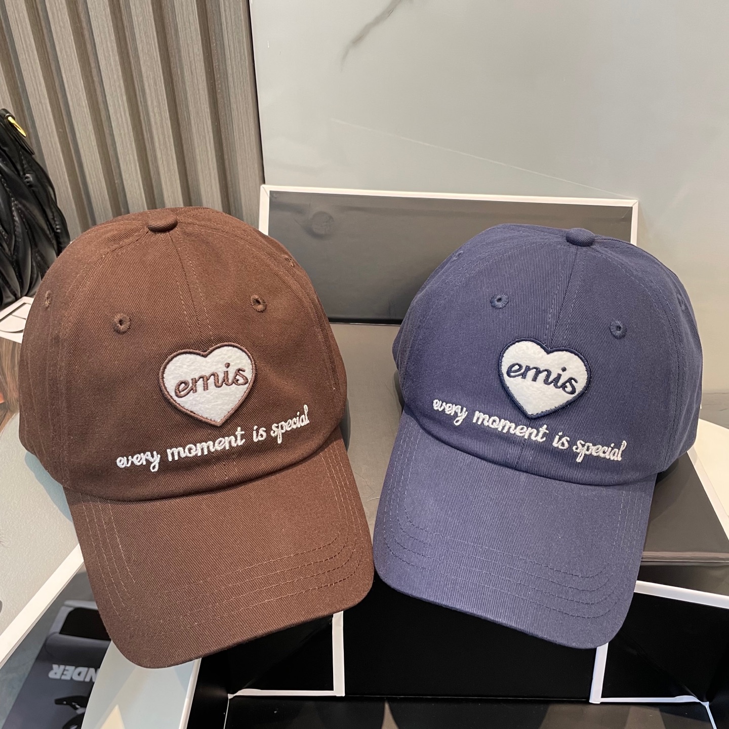 Trend Alert: Korean Fashion Baseball Cap with Magical Appeal Gains Popularity - 图片 5