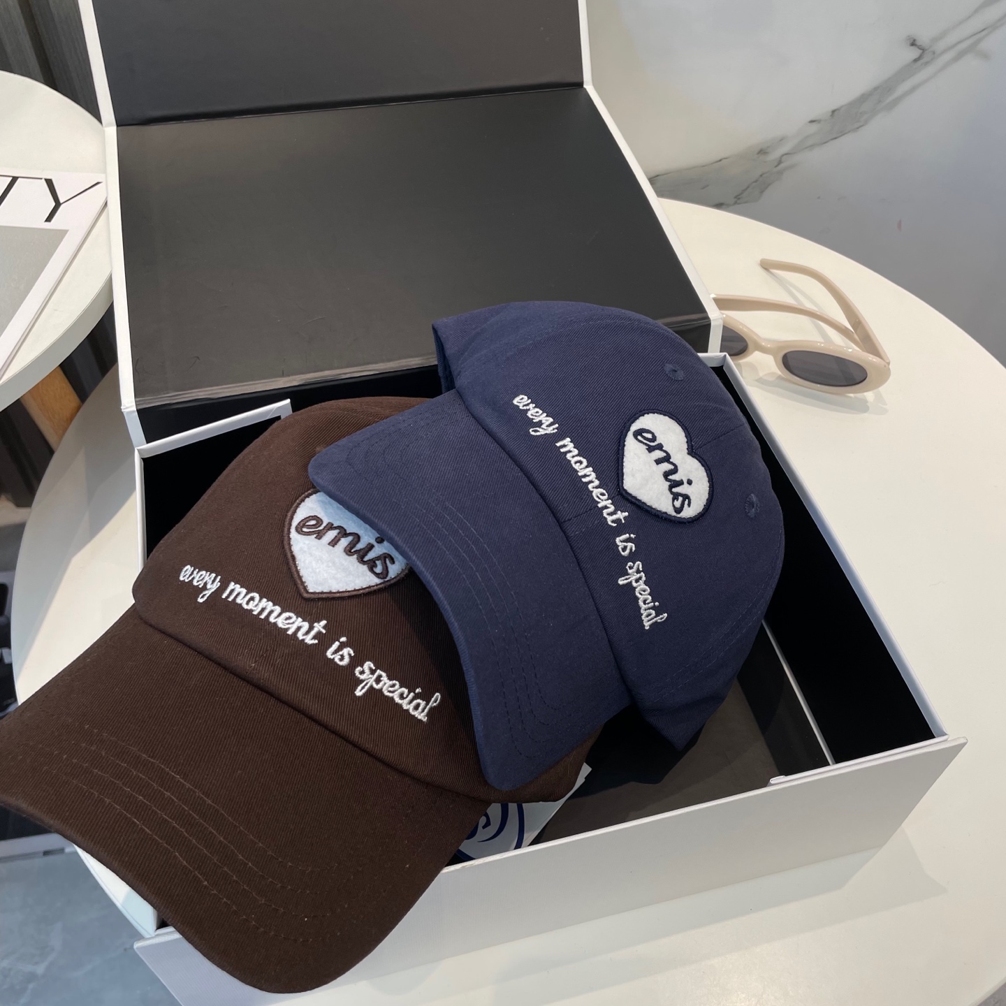 Trend Alert: Korean Fashion Baseball Cap with Magical Appeal Gains Popularity - 图片 6