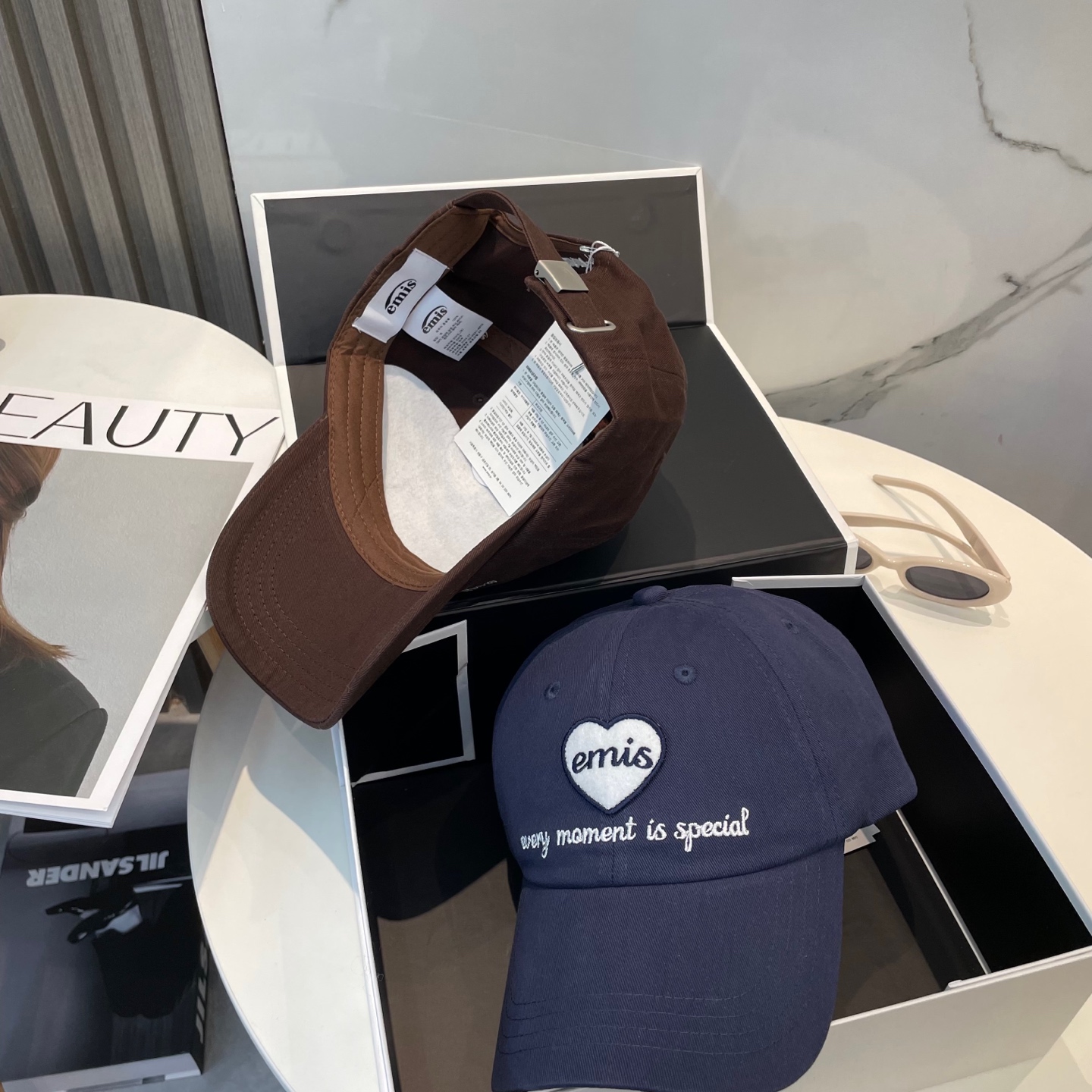 Trend Alert: Korean Fashion Baseball Cap with Magical Appeal Gains Popularity - 图片 4