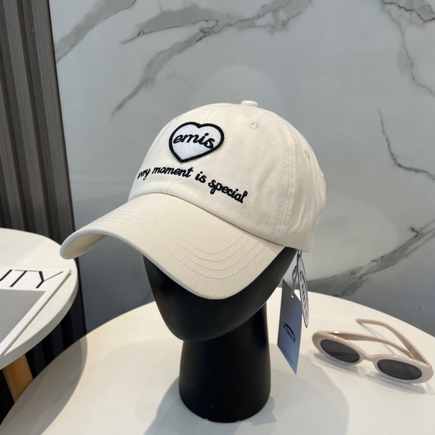 Trendy Korean Baseball Cap: Irresistible Magic Power for All Fashion Enthusiasts - 图片 2