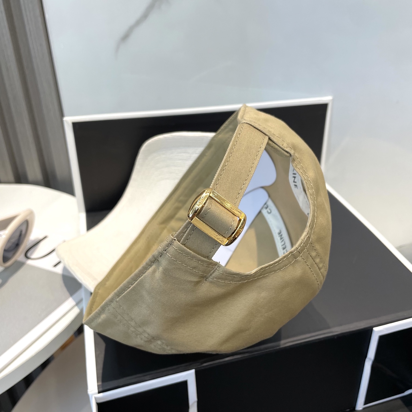 
爆款CELINE（赛琳）官网代购版本。 原版11 定制！ 简约字母明星同款最新棒球帽，时尚潮流，高端做