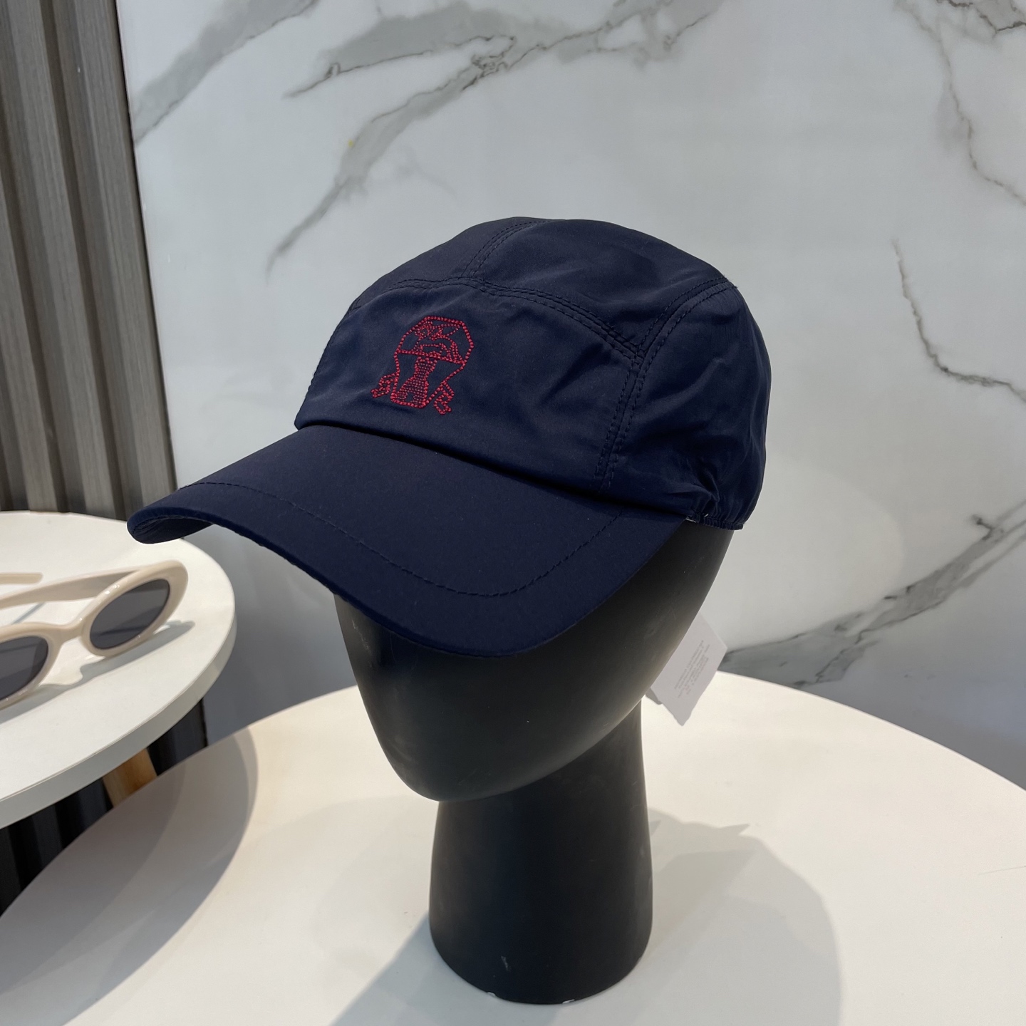 Luxury White Baseball Cap by Brunello Cucinelli: High-Quality and Special Delivery - 图片 2