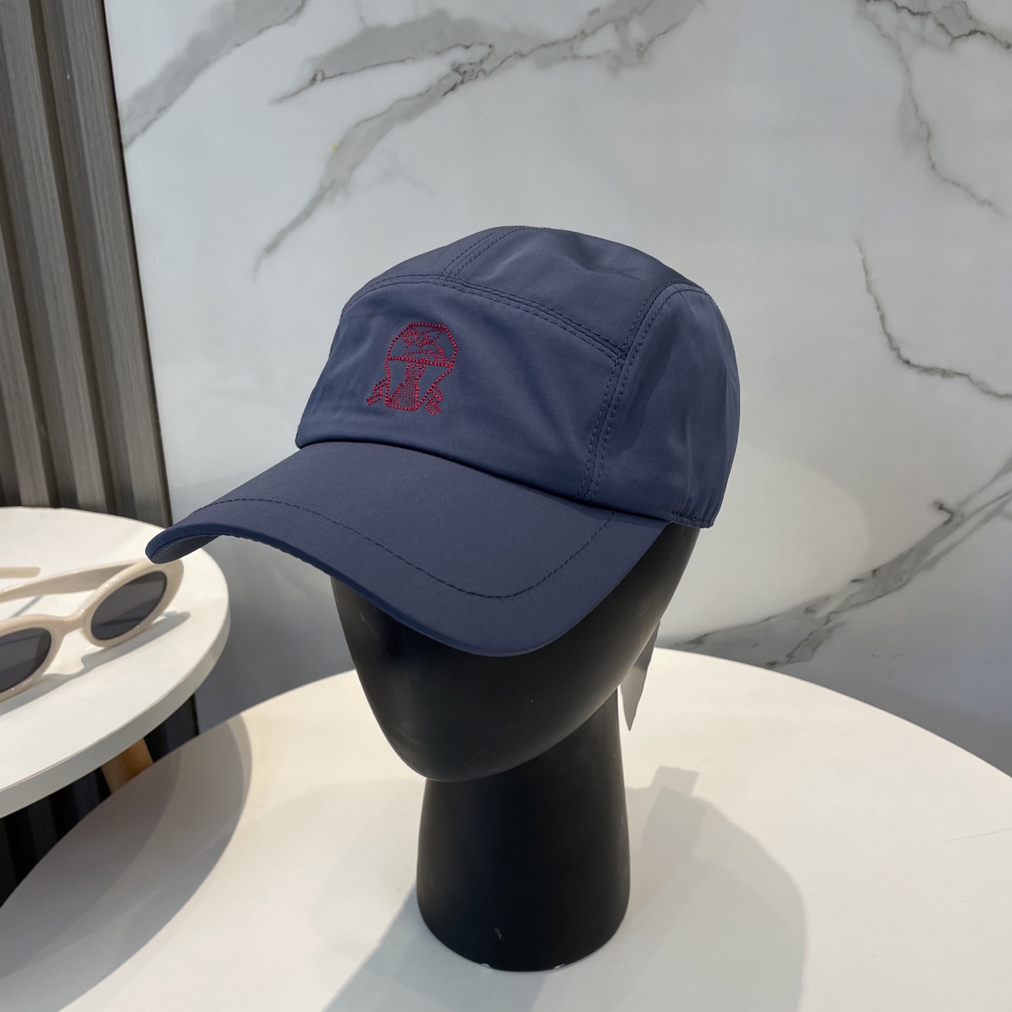 Luxury White Baseball Cap by Brunello Cucinelli: High-Quality and Special Delivery