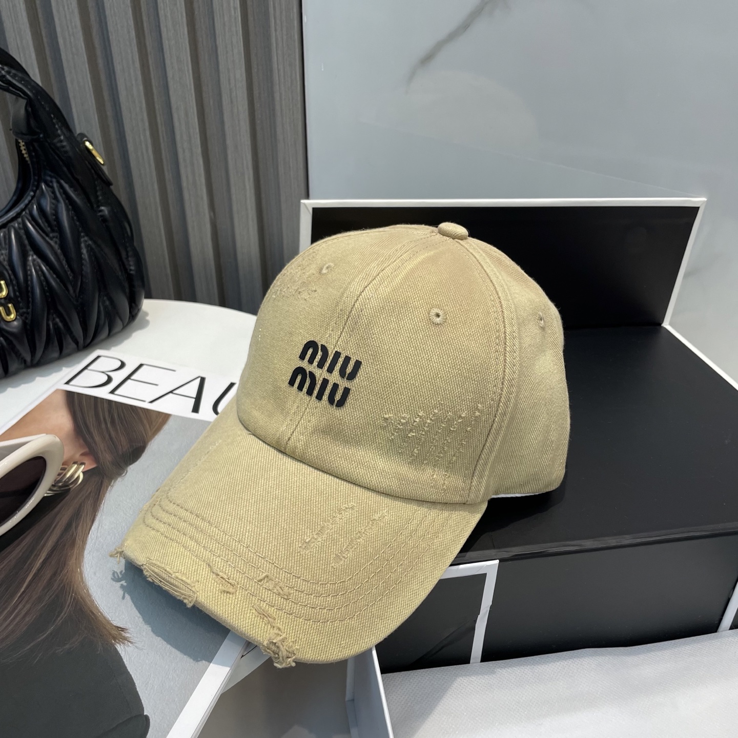 [Miu Miu Hats] The current hot color system is full of street feeling Trend i