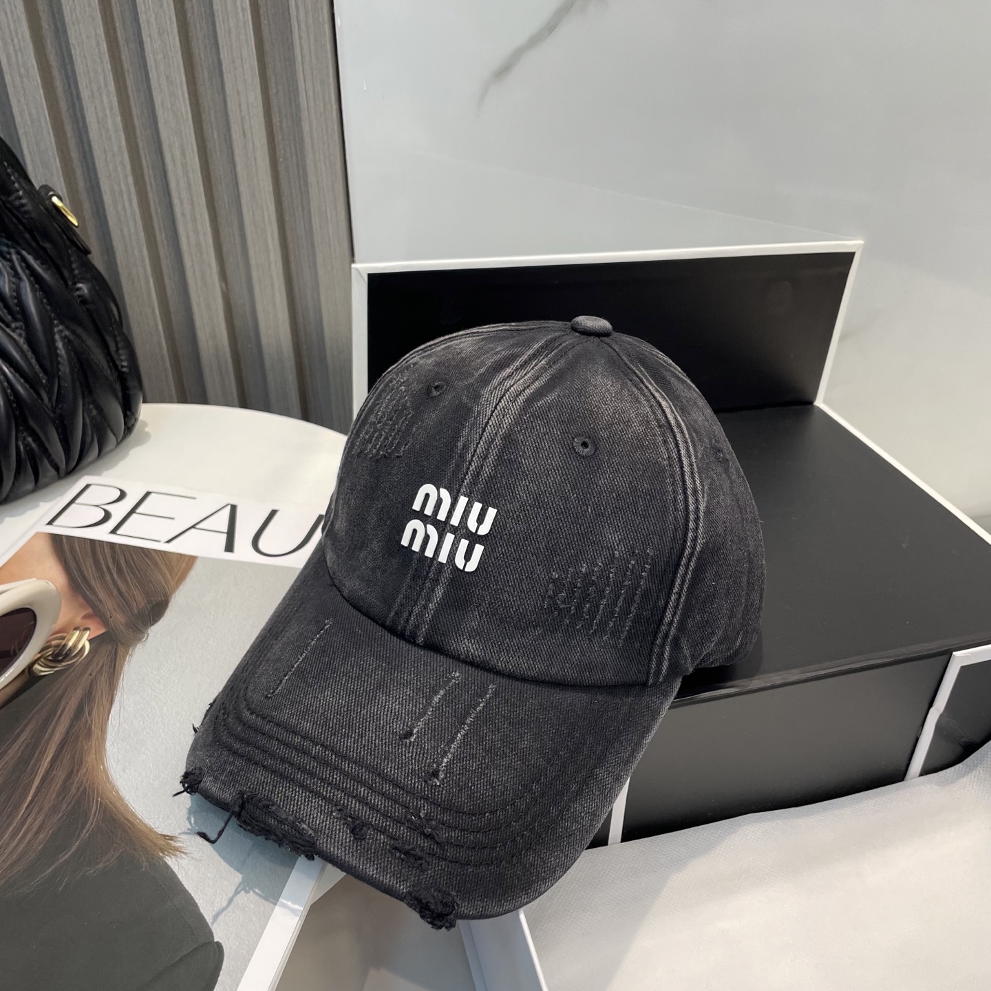 [Miu Miu Hats]Miumiu new plain baseball capThe current hot color system is