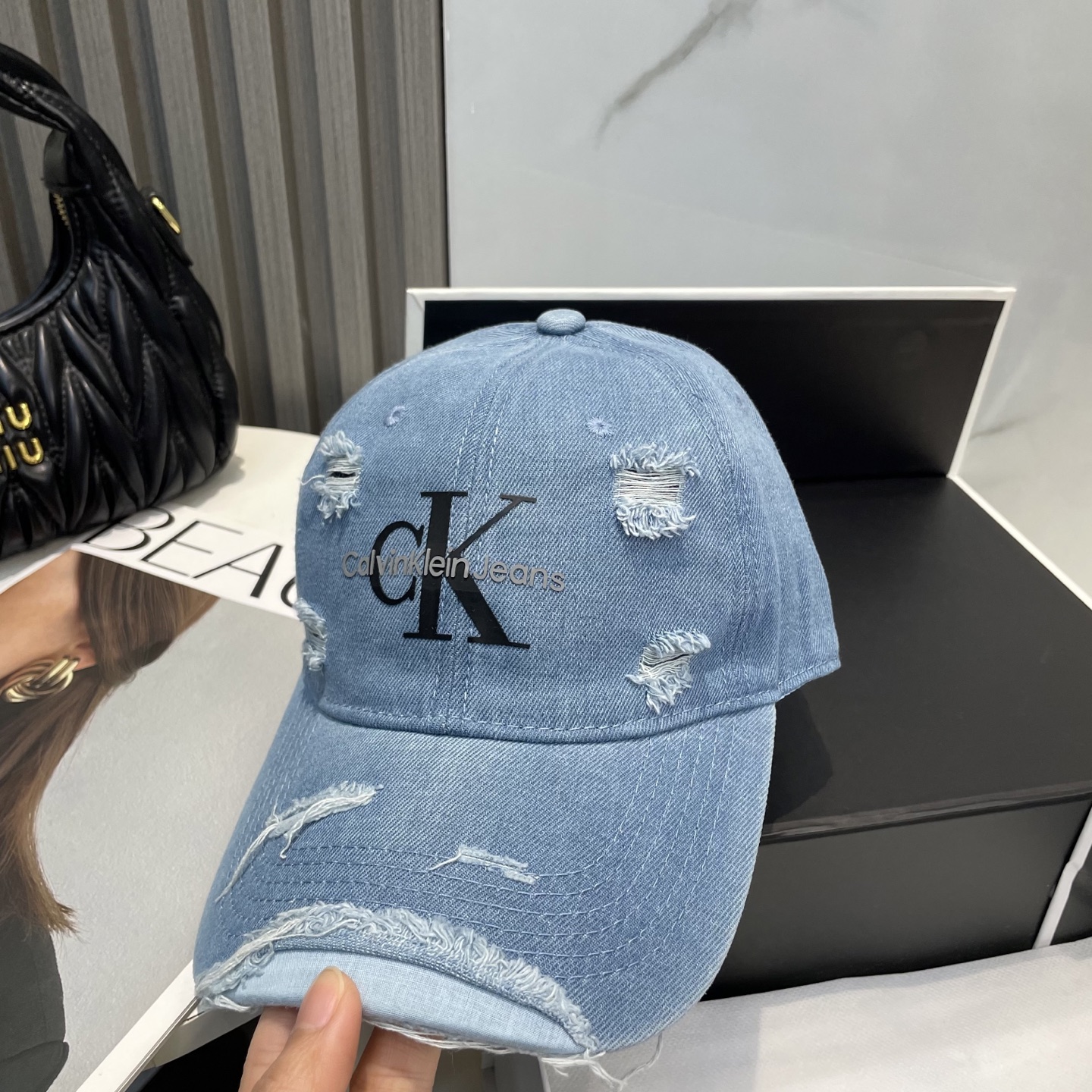 Water-Washing Cowboys: A New Series of Cleaned Cowboy Caps and Clothes - 图片 6