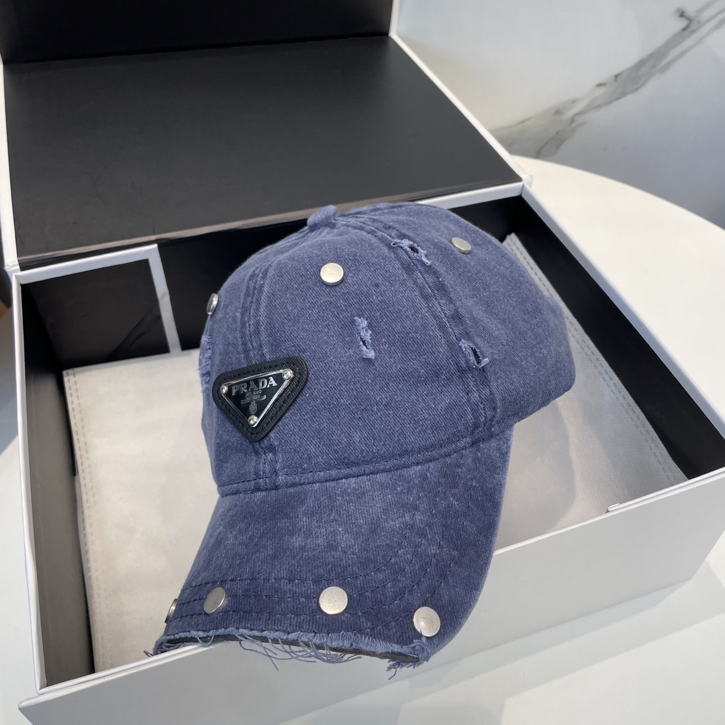 普拉达 Prada 2025新款重设计款棒球帽,新款出货,大牌款超好搭配,赶紧入手!