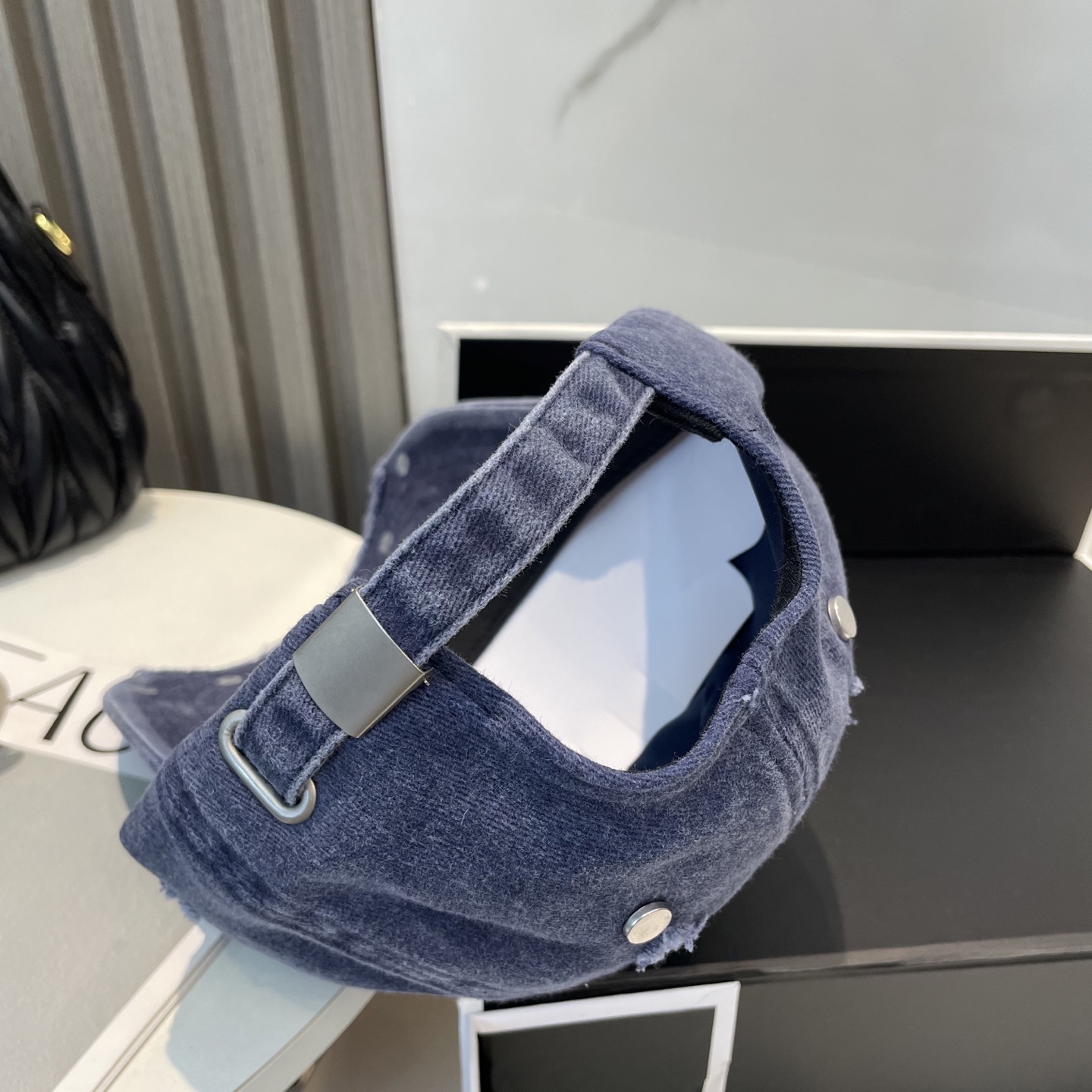 普拉达 Prada 2025新款重设计款棒球帽,新款出货,大牌款超好搭配,赶紧入手!