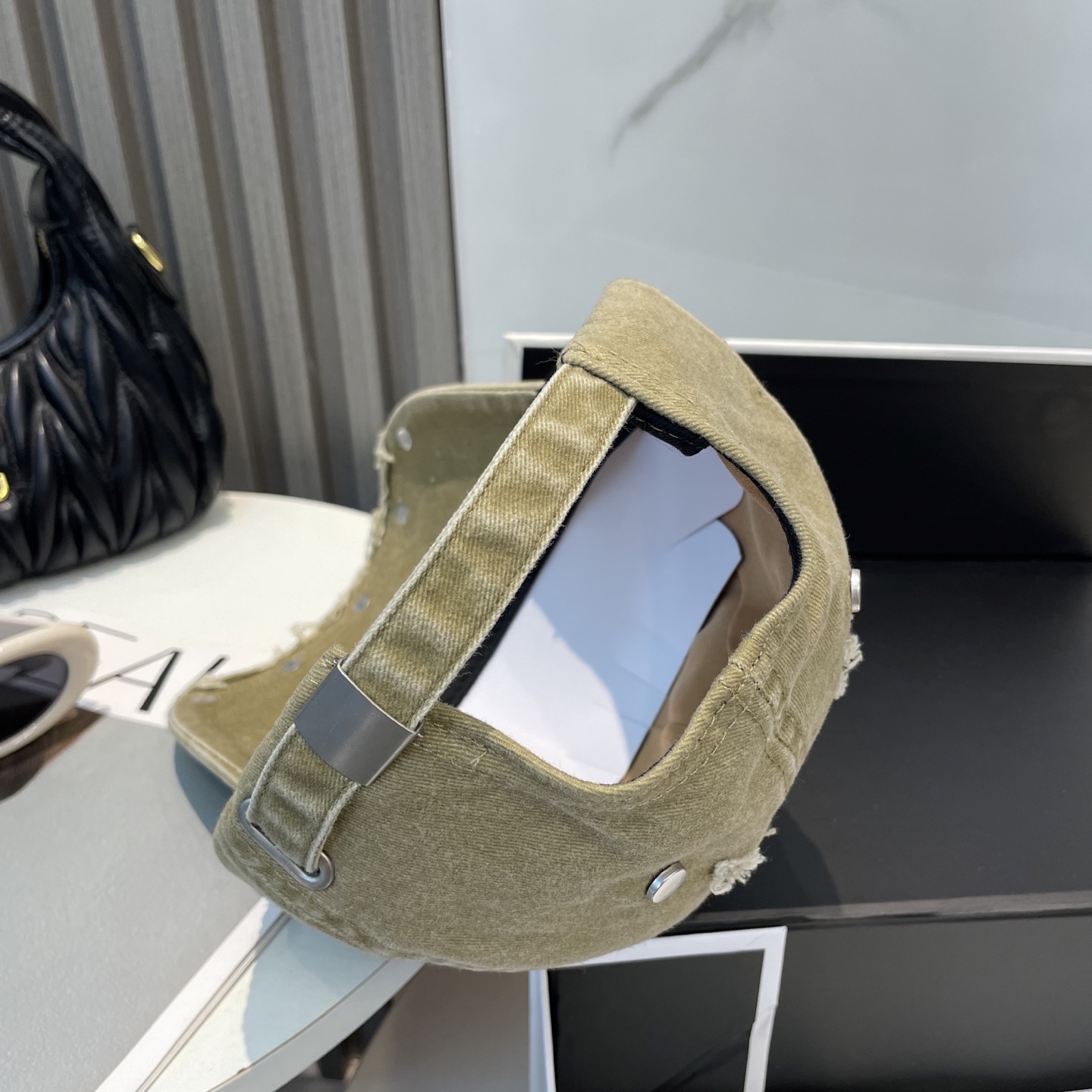 普拉达 Prada 2025新款重设计款棒球帽,新款出货,大牌款超好搭配,赶紧入手!