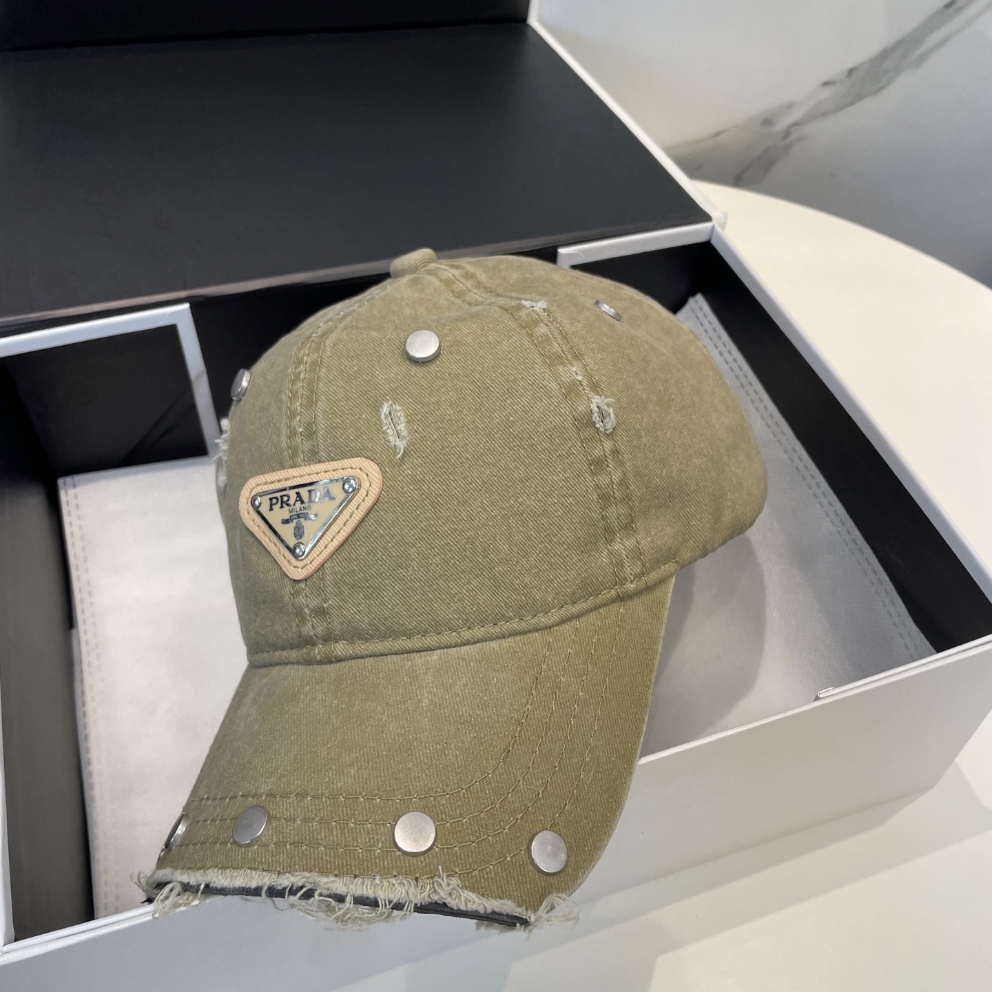 普拉达 Prada 2025新款重设计款棒球帽,新款出货,大牌款超好搭配,赶紧入手!