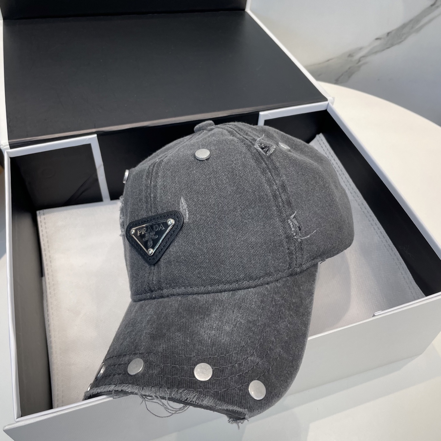 普拉达 Prada 2025新款重设计款棒球帽，新款出货，大牌款超好搭配，赶紧入手！