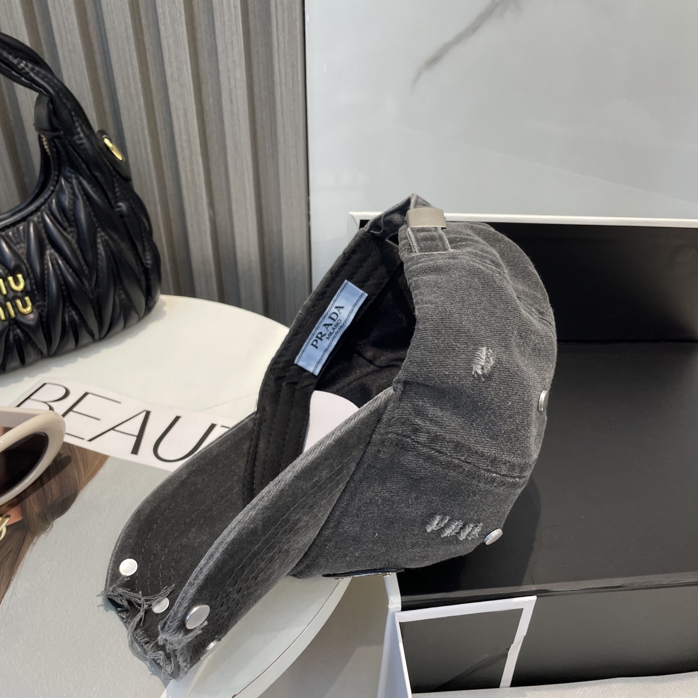 普拉达 Prada 2025新款重设计款棒球帽，新款出货，大牌款超好搭配，赶紧入手！