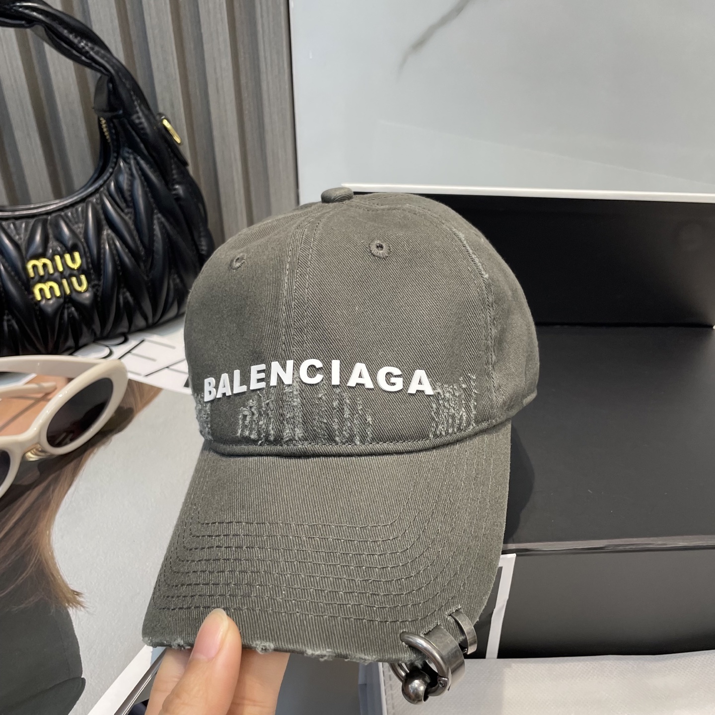 [Balenciaga Hats]Cool color system Men and women wear different styles The fir