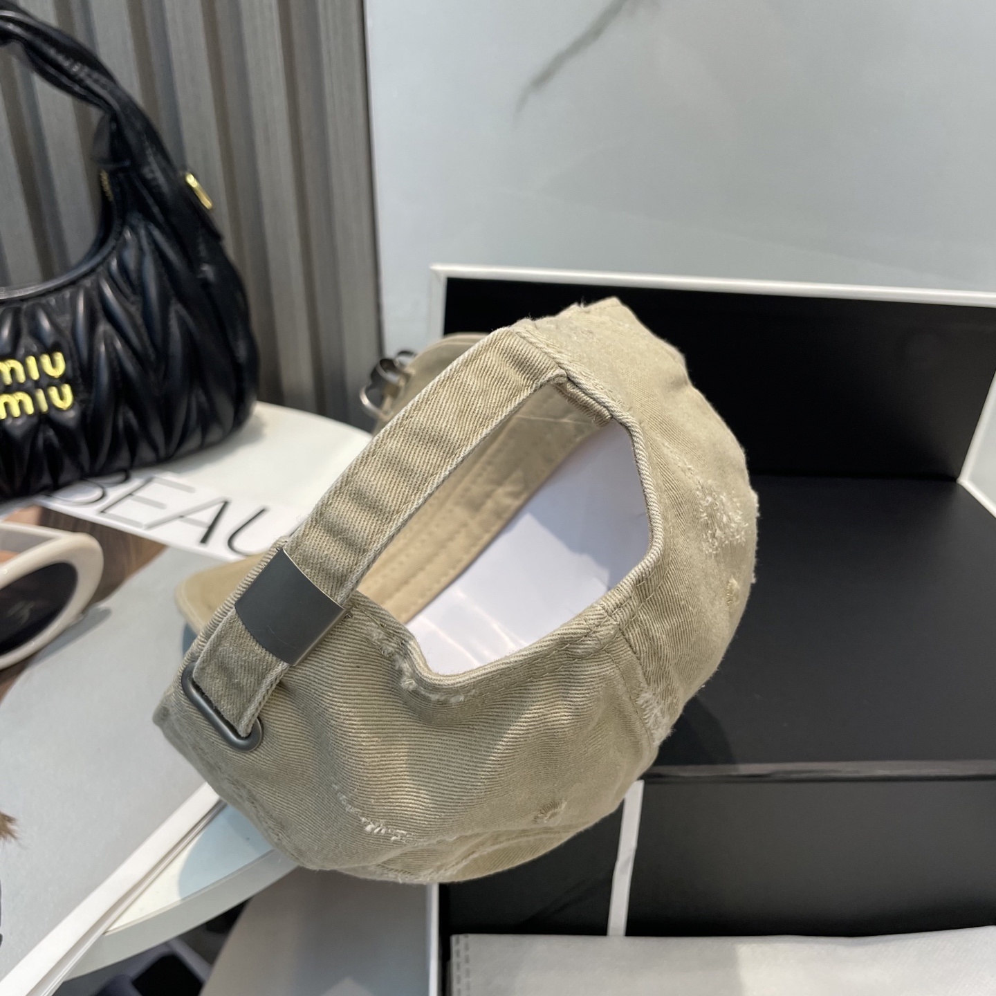 BALENCIAGA巴黎世家新款logo棒球帽,很酷的色系,男女佩戴都有不同style,第一批抢先出货