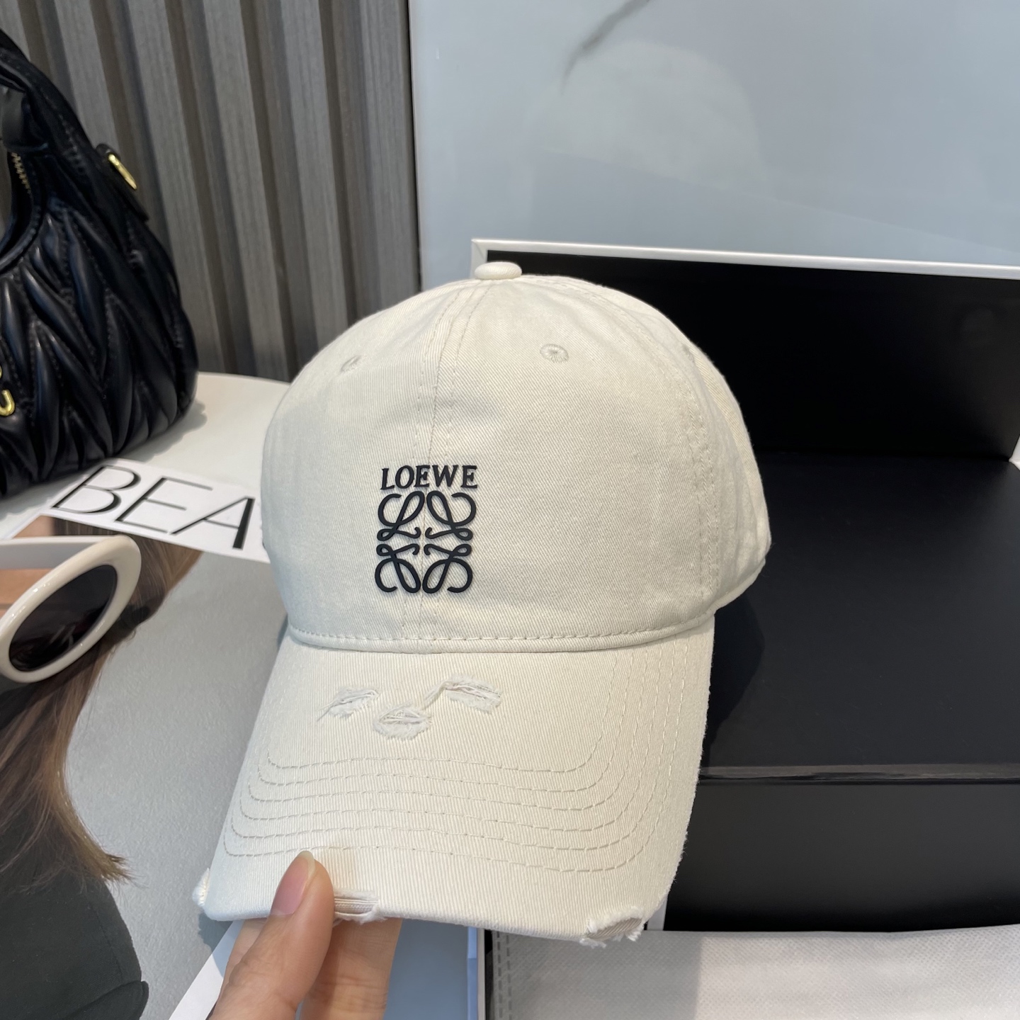 [Loewe Hats]dust bag