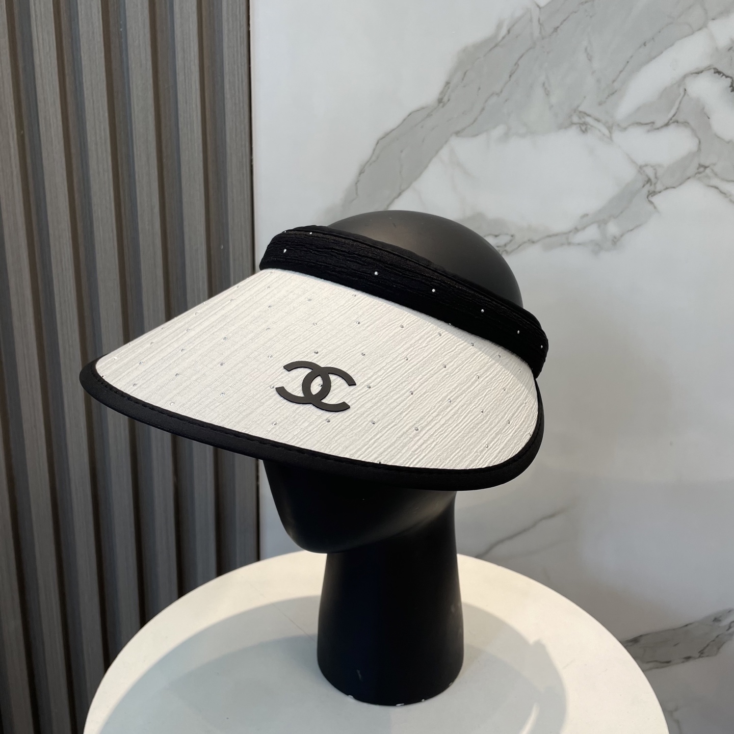 NO:227250,Chanel Summer Heavy Crafts Bright Diamond Series Empty Top Hats A must-have for girls with salt or sweetness. Love it at first sight without regretting it. Series Hat Straw Hats Fisherman's Hats Baseball Hats, Hats, Chanels, espadrilles, hats19860909香奈儿 夏季 重工艺 亮钻系列空顶帽 可盐可甜女孩必备 一眼就爱了不盘后悔系列帽子草帽渔夫帽棒球帽,帽子,chanel,espadrilles,hats,hat
