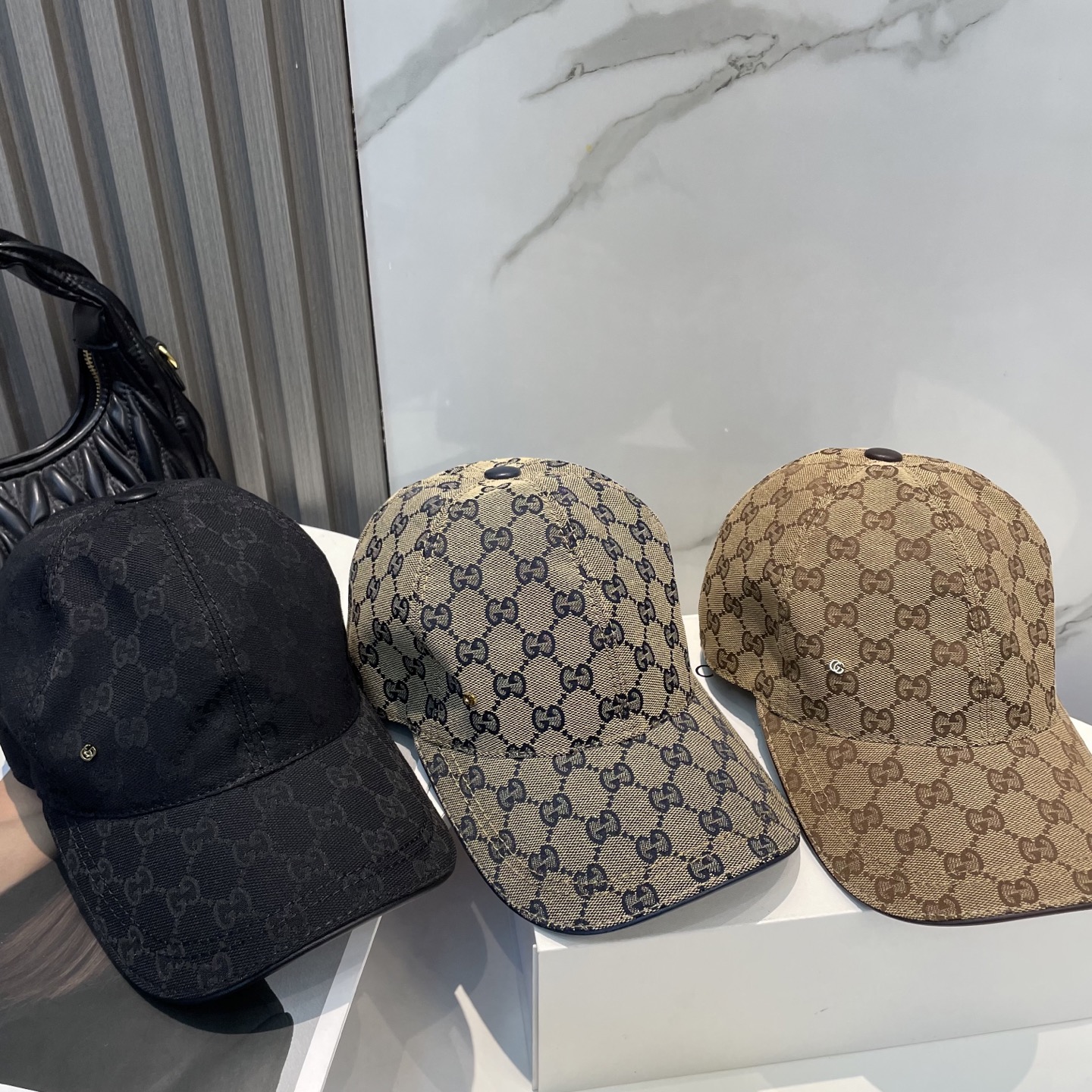   Gucci古奇新款原单棒球帽， 专柜11开模订制，原版帆布面料+头层牛皮，轻盈透气！基础头围56，贴