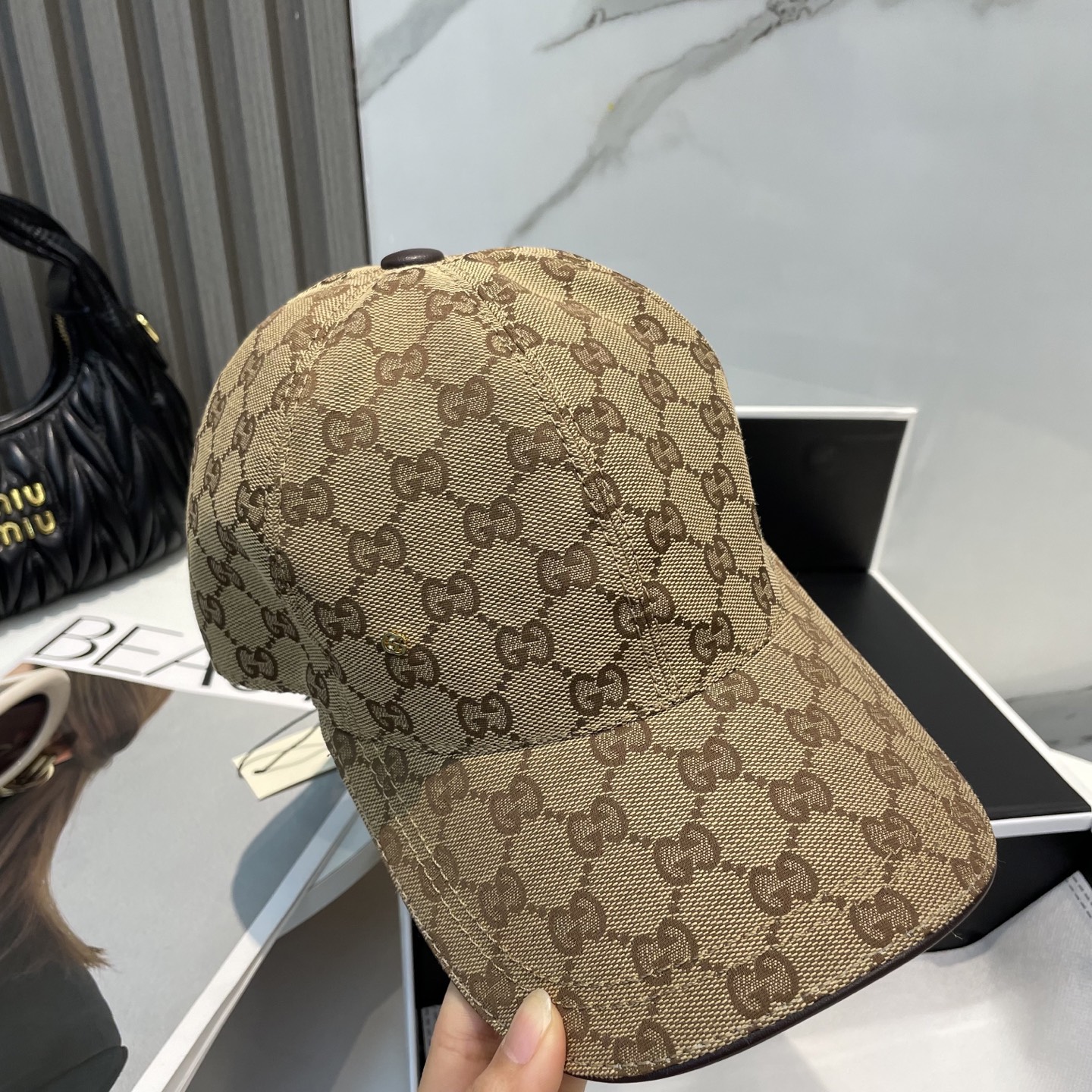   Gucci古奇新款原单棒球帽， 专柜11开模订制，原版帆布面料+头层牛皮，轻盈透气！基础头围56，贴