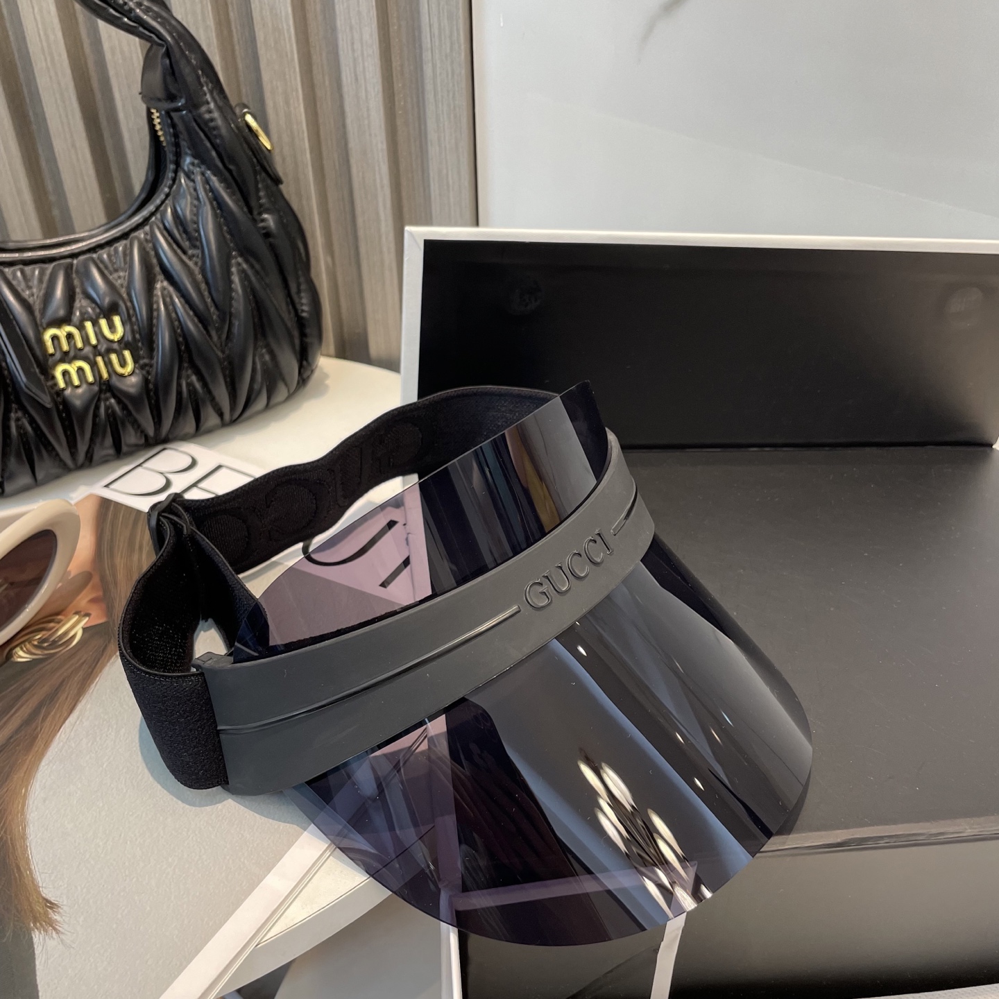  现货秒发 古奇 GUCCI爆款眼镜帽总算到货啦
 遮阳帽 夏天里的革命！
唯一一顶时尚太阳帽，挡住UV