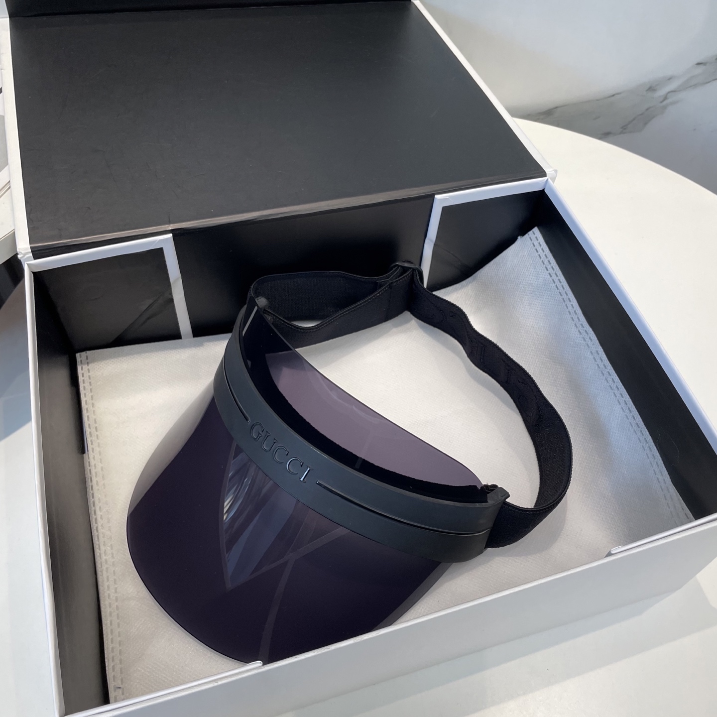  现货秒发 古奇 GUCCI爆款眼镜帽总算到货啦
 遮阳帽 夏天里的革命！
唯一一顶时尚太阳帽，挡住UV