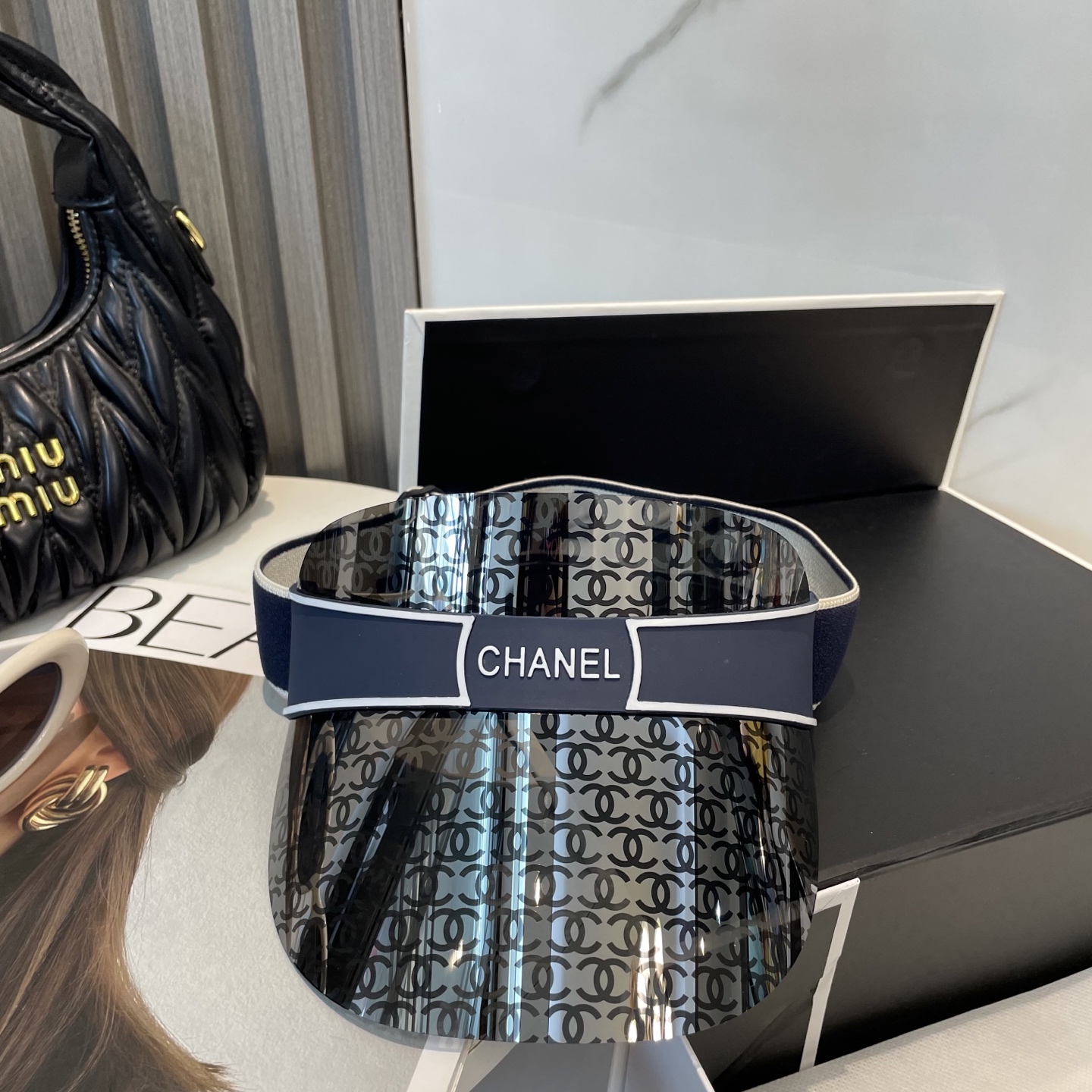 Stylish UV-Blocking Suncap: Chanel’s Latest Fashionable, Protective Accessory - 图片 2