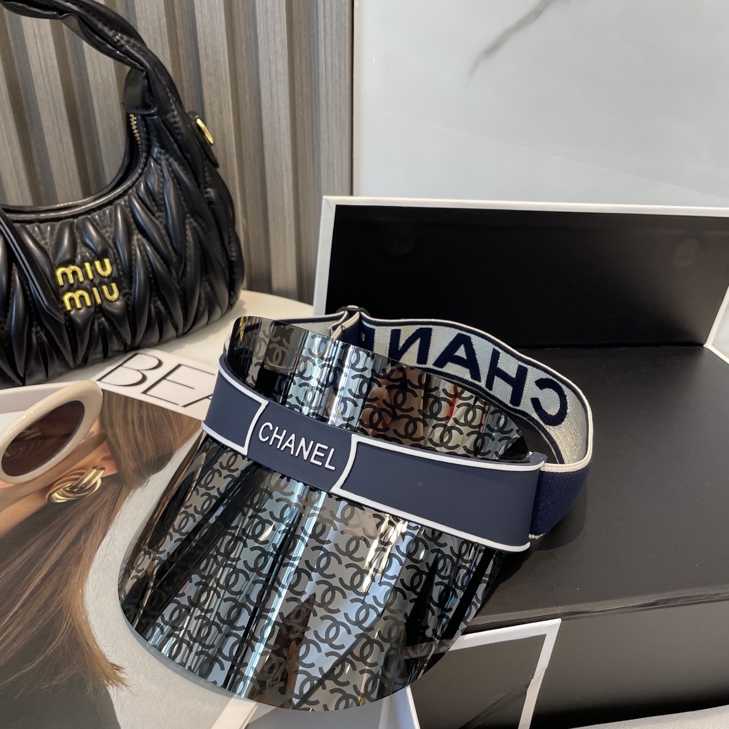 Stylish UV-Blocking Suncap: Chanel’s Latest Fashionable, Protective Accessory - 图片 6