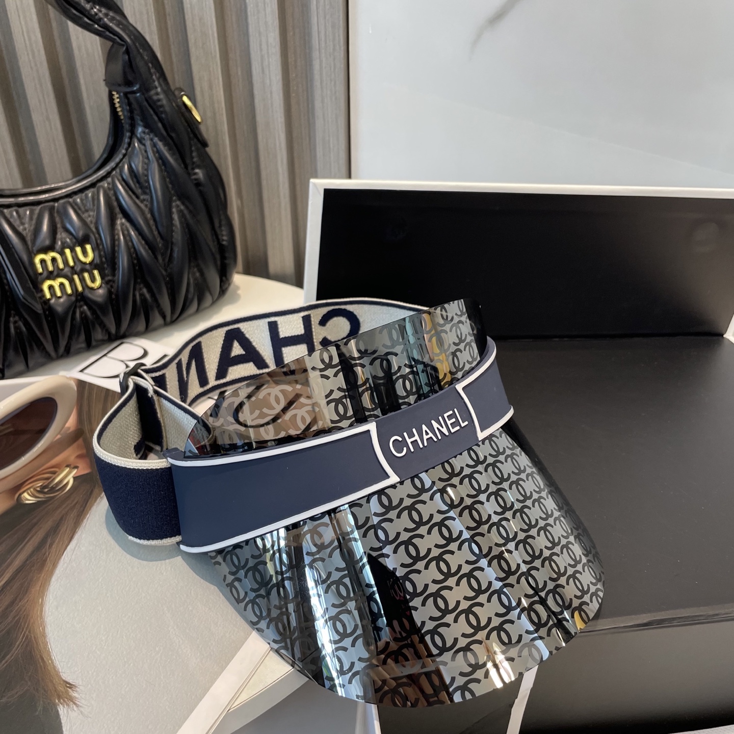 Stylish UV-Blocking Suncap: Chanel’s Latest Fashionable, Protective Accessory - 图片 7