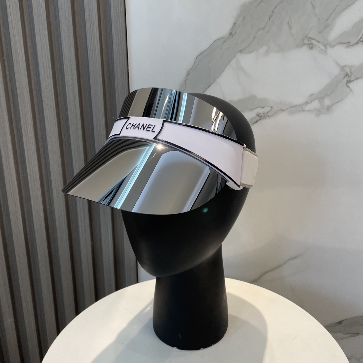 “Revolutionary Suncap: P158 Chanel Blocks UV and Saves Skin in Style” - 图片 1