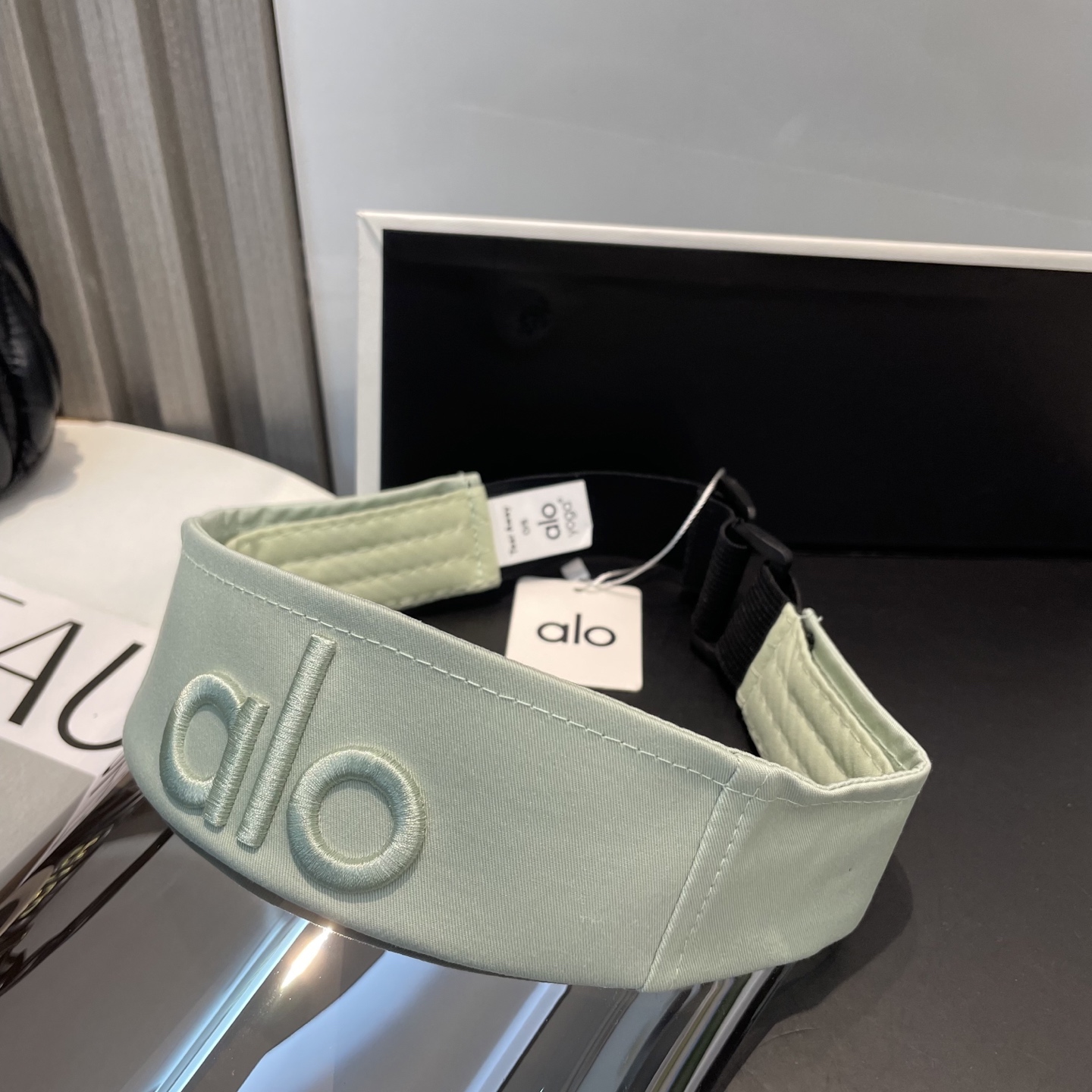   爆款🔥Alo新款镜片空顶帽
定制超薄纯棉面料，简约时尚更透气，超火爆
现货秒发