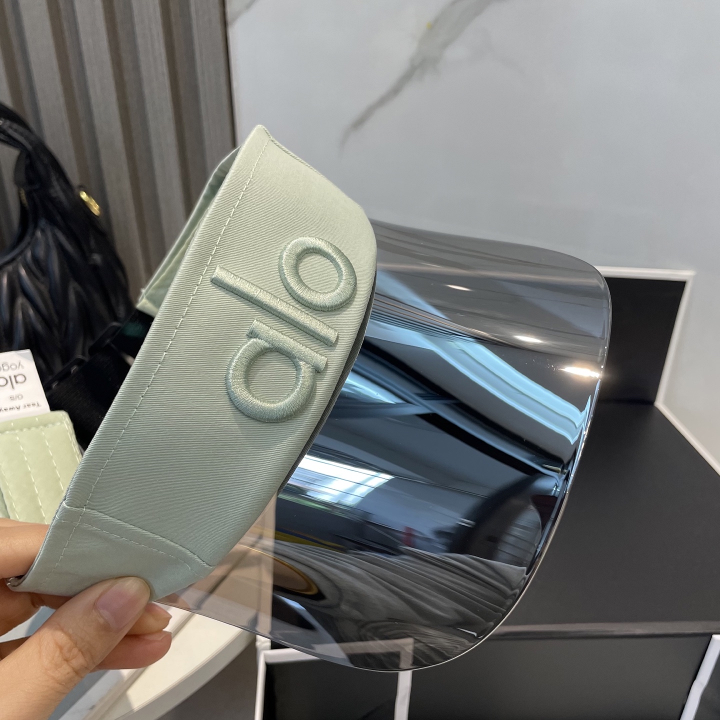   爆款🔥Alo新款镜片空顶帽
定制超薄纯棉面料，简约时尚更透气，超火爆
现货秒发