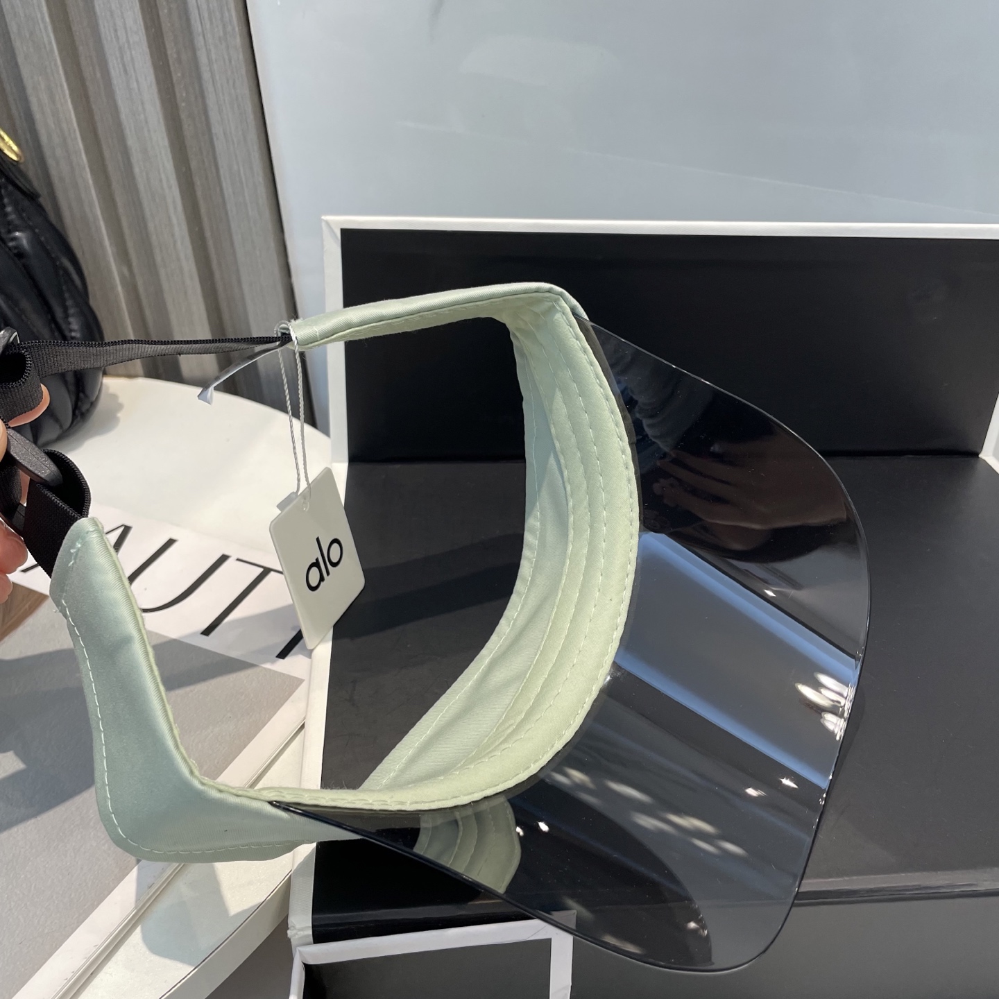   爆款🔥Alo新款镜片空顶帽
定制超薄纯棉面料，简约时尚更透气，超火爆
现货秒发