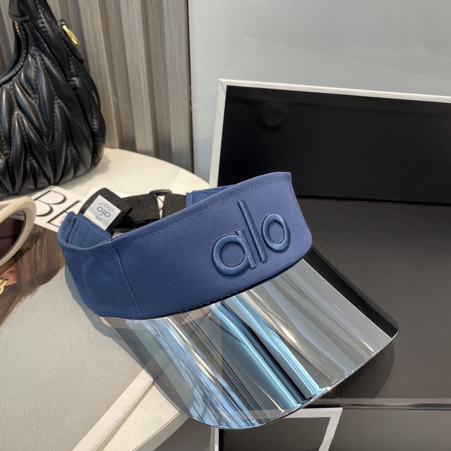   爆款🔥Alo新款镜片空顶帽
定制超薄纯棉面料，简约时尚更透气，超火爆
现货秒发