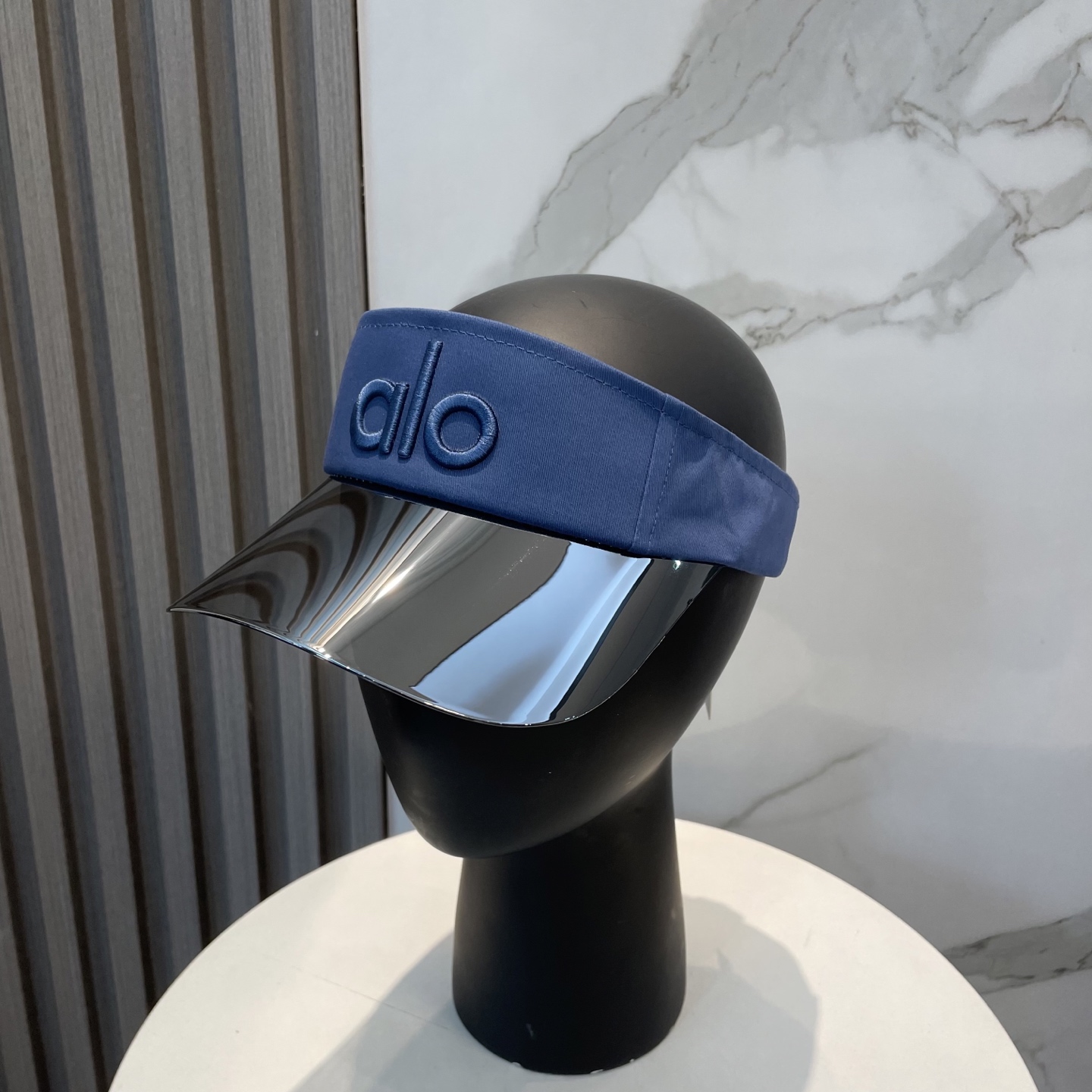   爆款🔥Alo新款镜片空顶帽
定制超薄纯棉面料，简约时尚更透气，超火爆
现货秒发