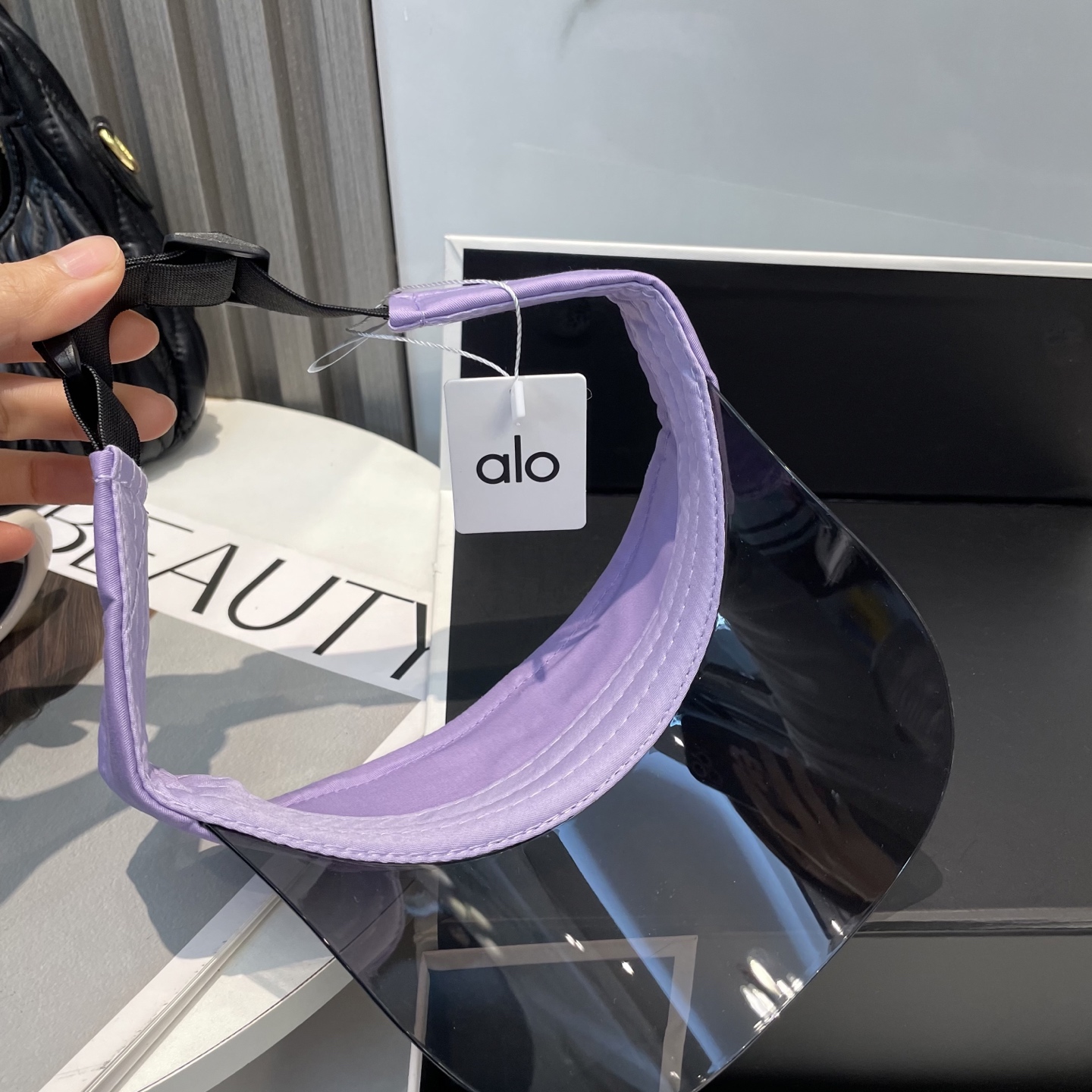 爆款🔥Alo新款镜片空顶帽
定制超薄纯棉面料,简约时尚更透气,超火爆
现货秒发