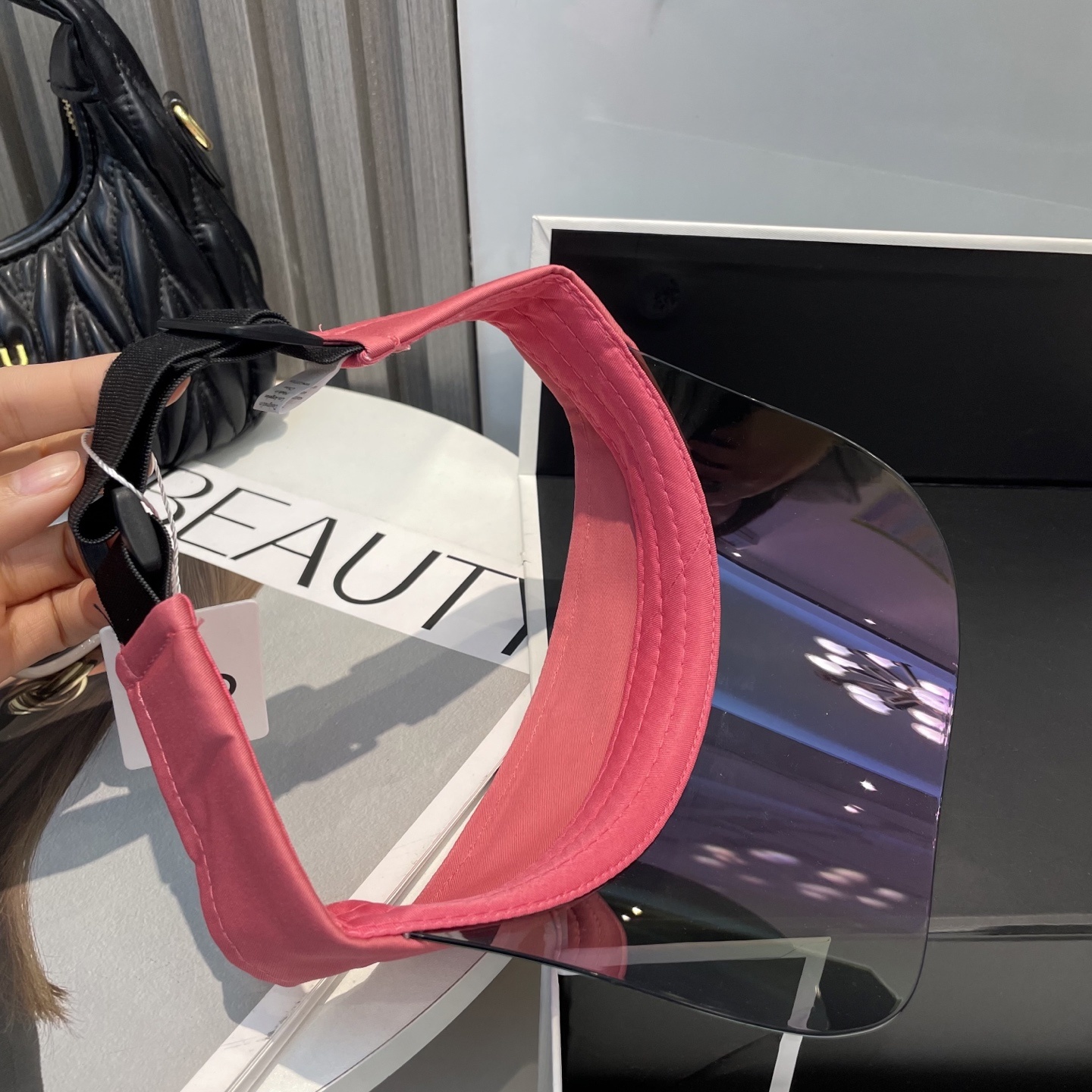 爆款🔥Alo新款镜片空顶帽
定制超薄纯棉面料,简约时尚更透气,超火爆
现货秒发