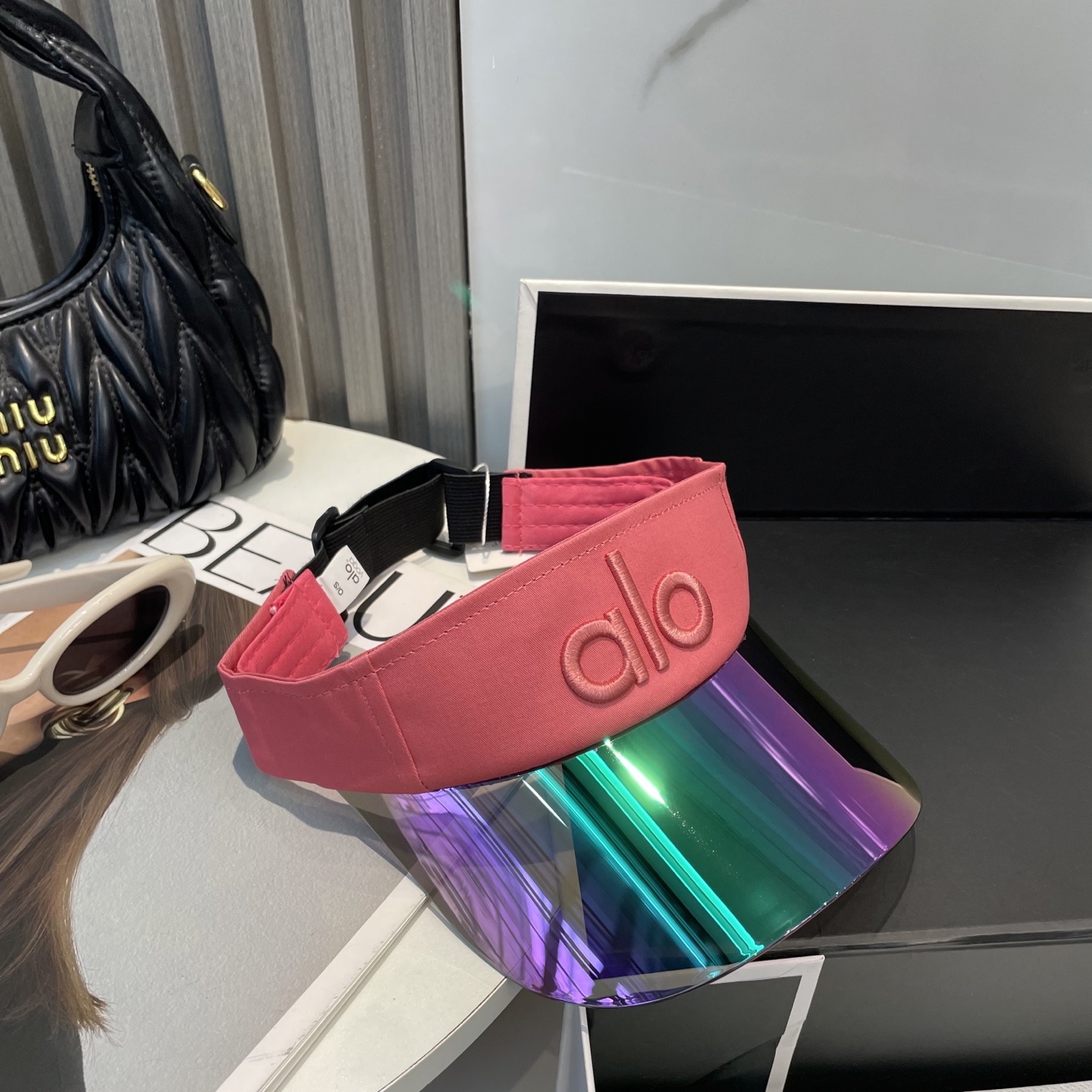 爆款🔥Alo新款镜片空顶帽
定制超薄纯棉面料,简约时尚更透气,超火爆
现货秒发