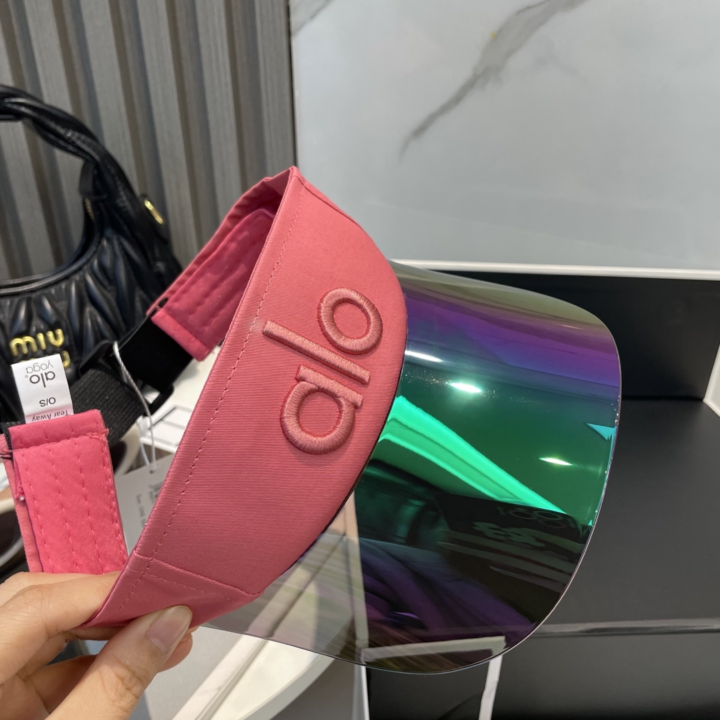 爆款🔥Alo新款镜片空顶帽
定制超薄纯棉面料,简约时尚更透气,超火爆
现货秒发