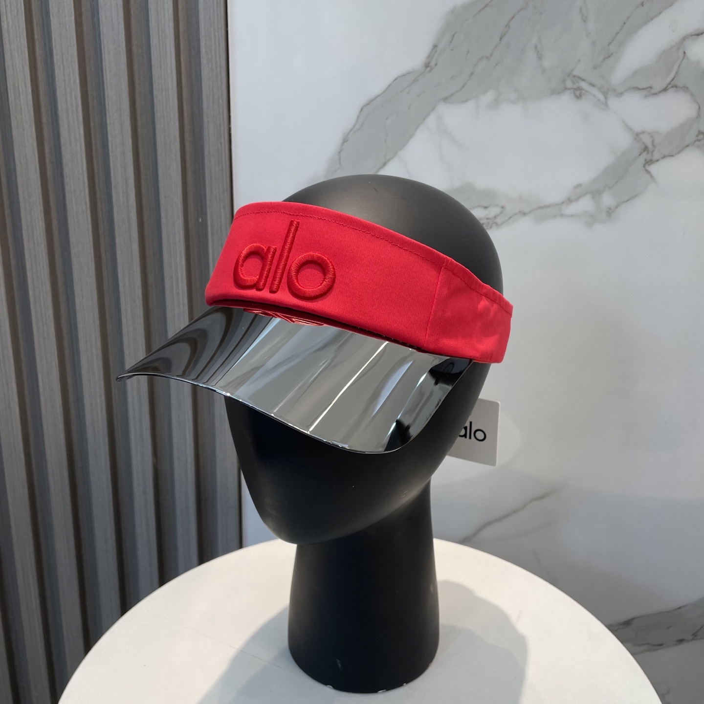  爆款🔥Alo新款镜片空顶帽
定制超薄纯棉面料，简约时尚更透气，超火爆
现货秒发