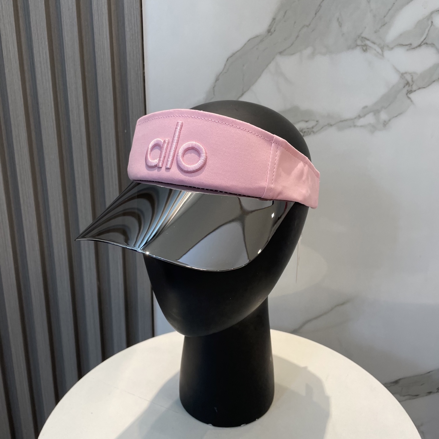   爆款🔥Alo新款镜片空顶帽
定制超薄纯棉面料，简约时尚更透气，超火爆
现货秒发